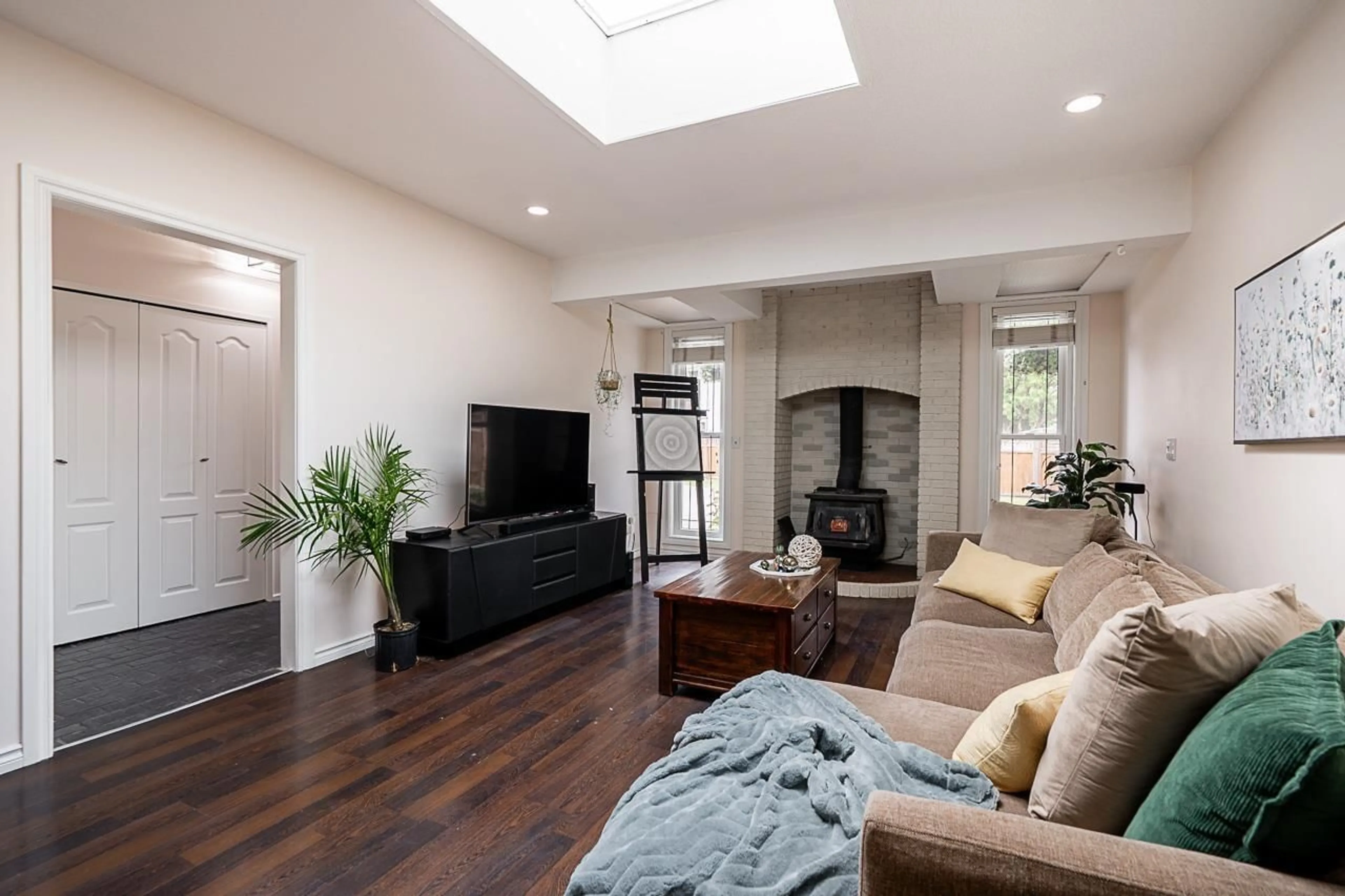 Living room with furniture, unknown for 2 - 46338 MCCAFFREY BOULEVARD, Chilliwack British Columbia V2P1E1