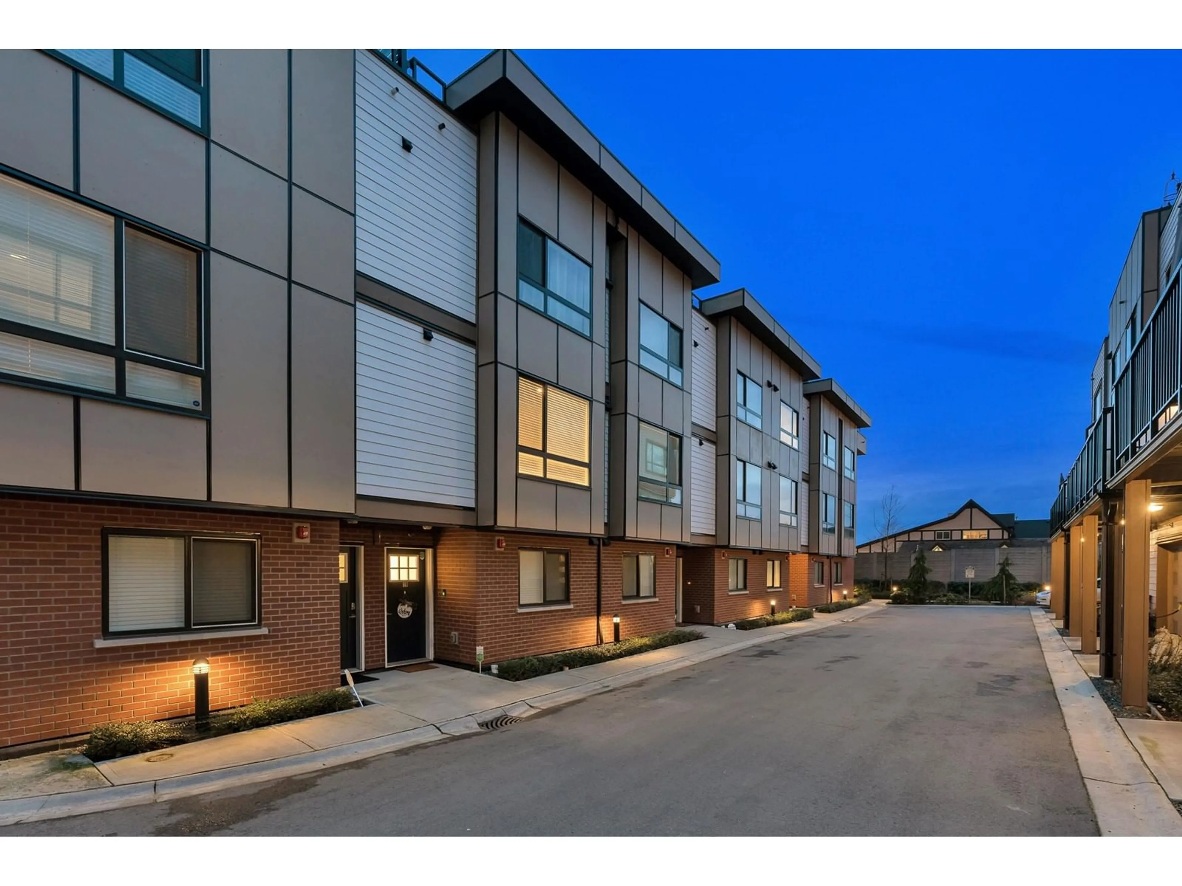 Unknown for 16 - 19624 56 AVENUE, Langley British Columbia V3A3X6