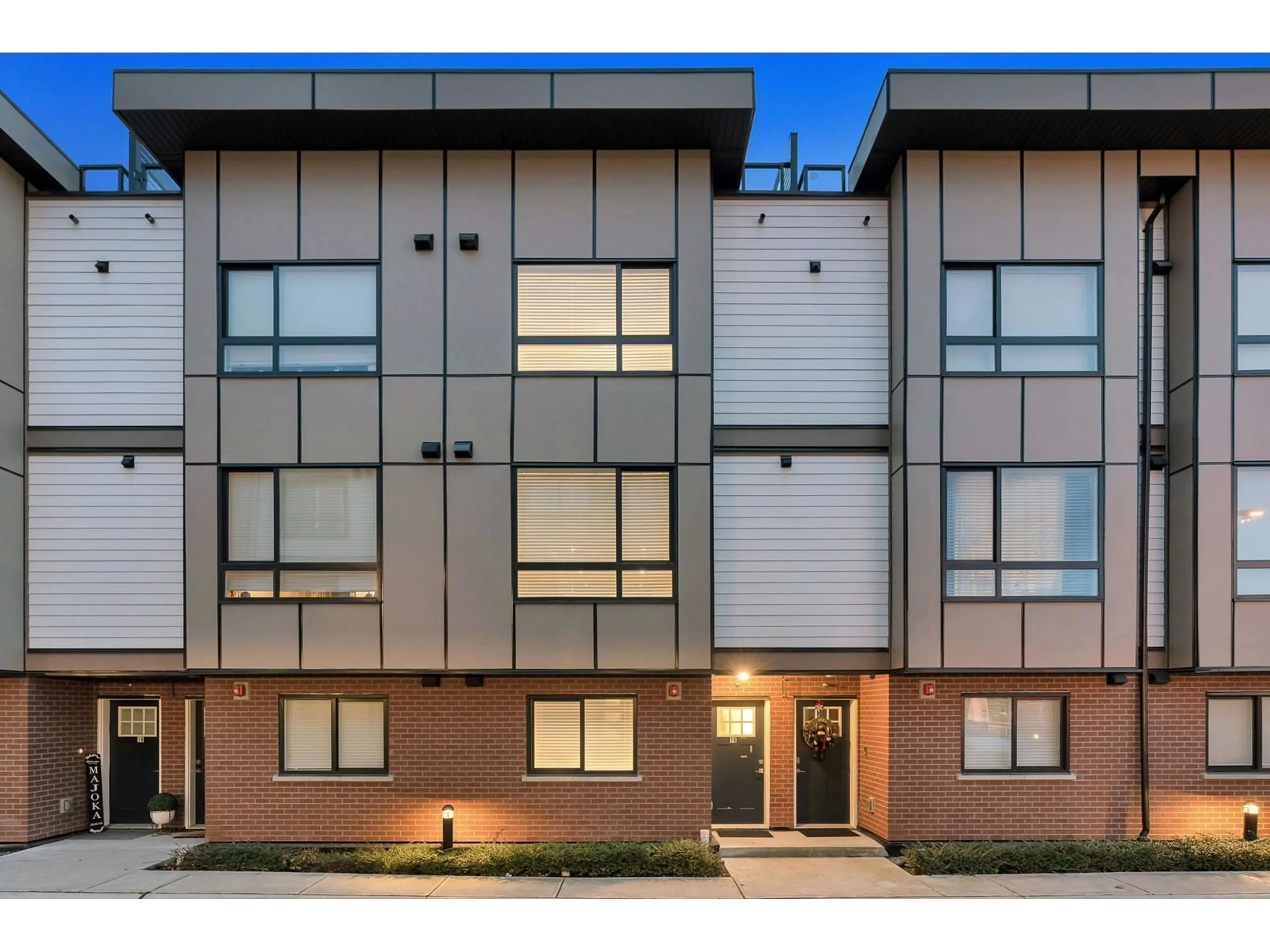 Home with brick exterior material, street for 16 - 19624 56 AVENUE, Langley British Columbia V3A3X6