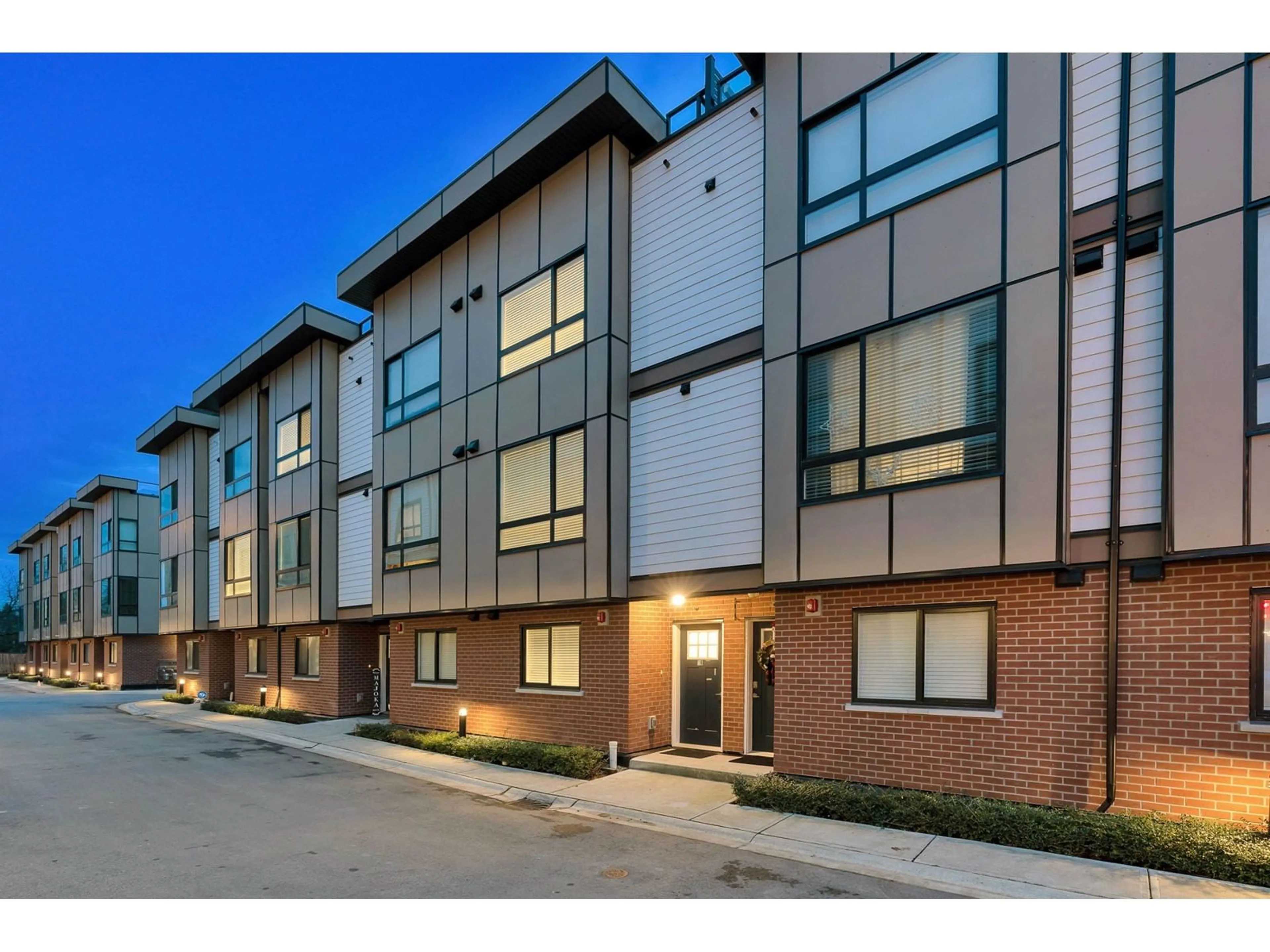 Unknown for 16 - 19624 56 AVENUE, Langley British Columbia V3A3X6