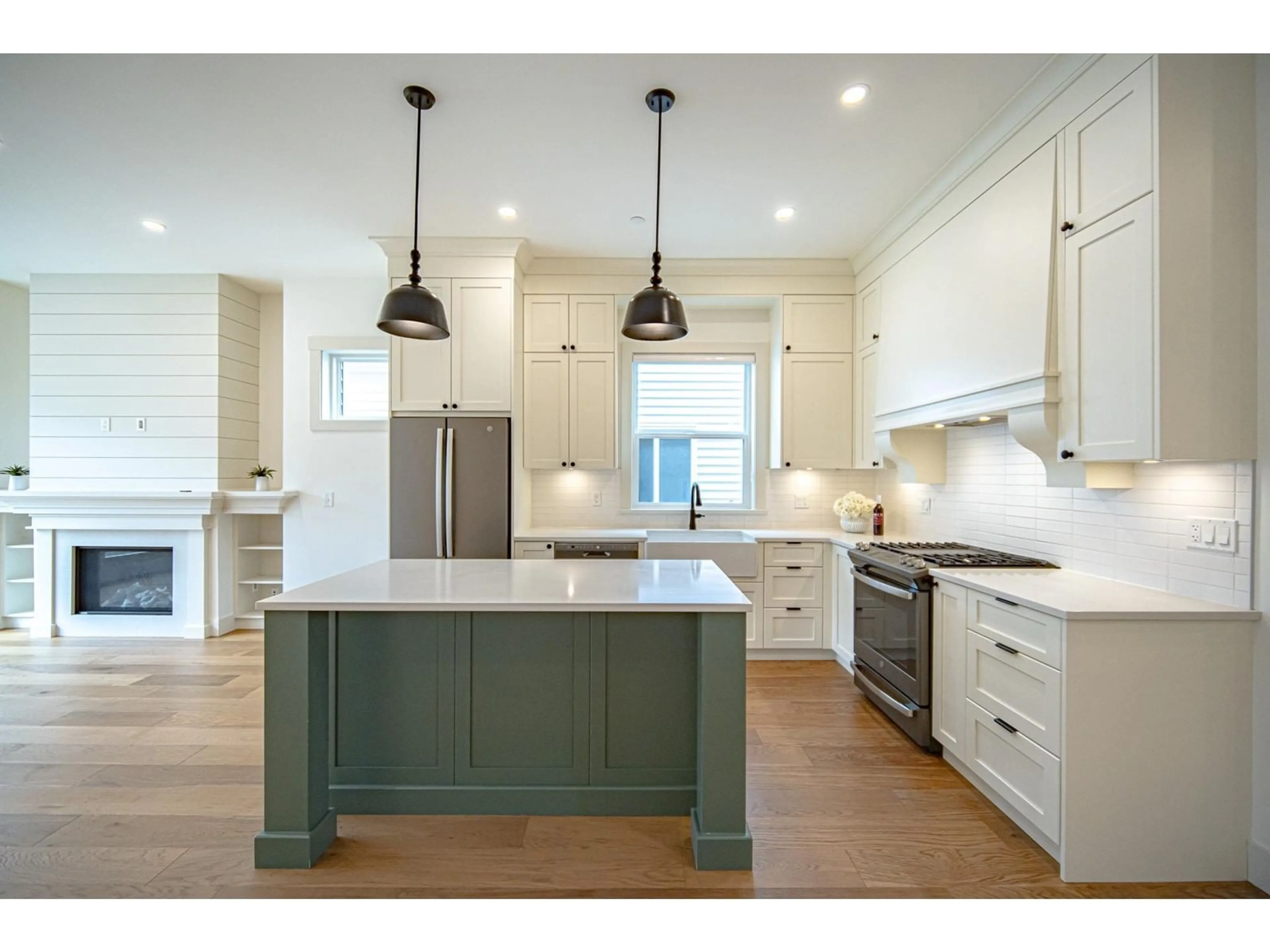 Open concept kitchen, unknown for 19802 75A, Langley British Columbia V2Y5K3