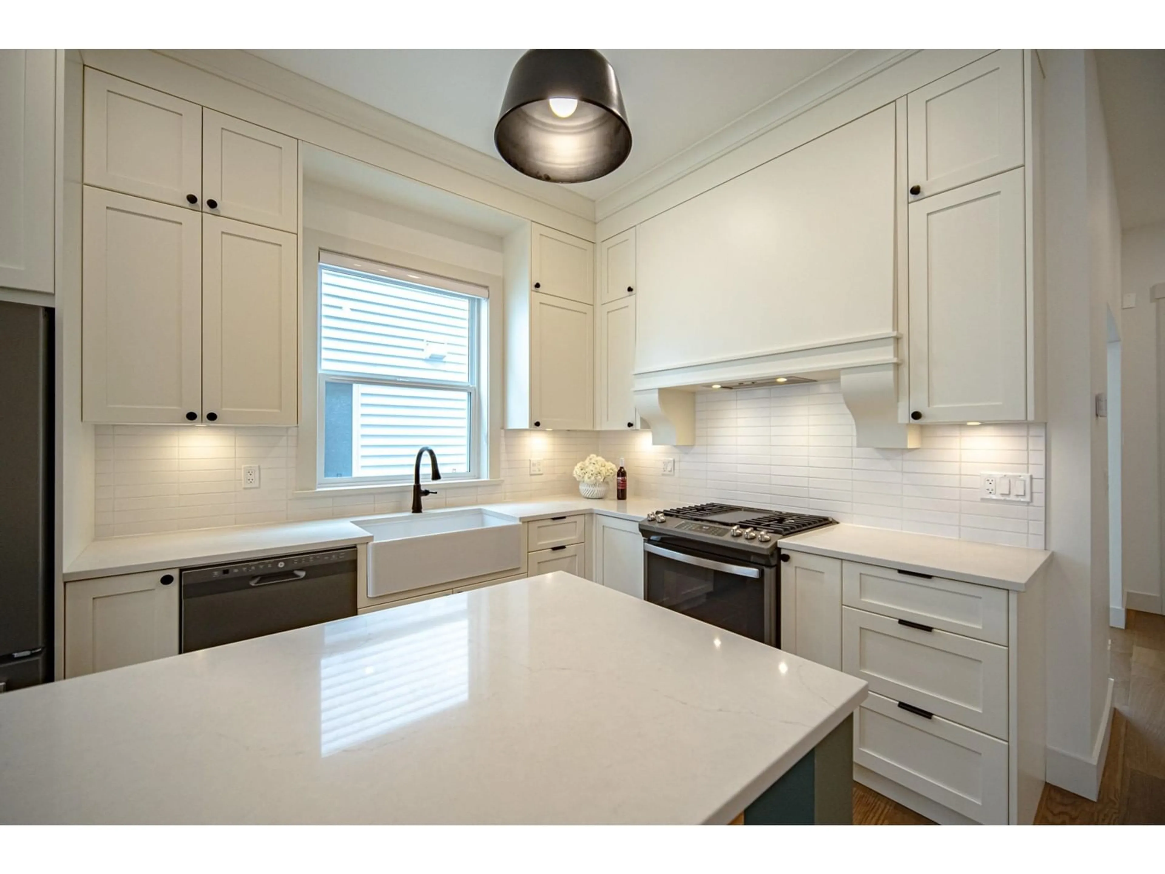 Contemporary kitchen, ceramic/tile floor for 19802 75A, Langley British Columbia V2Y5K3