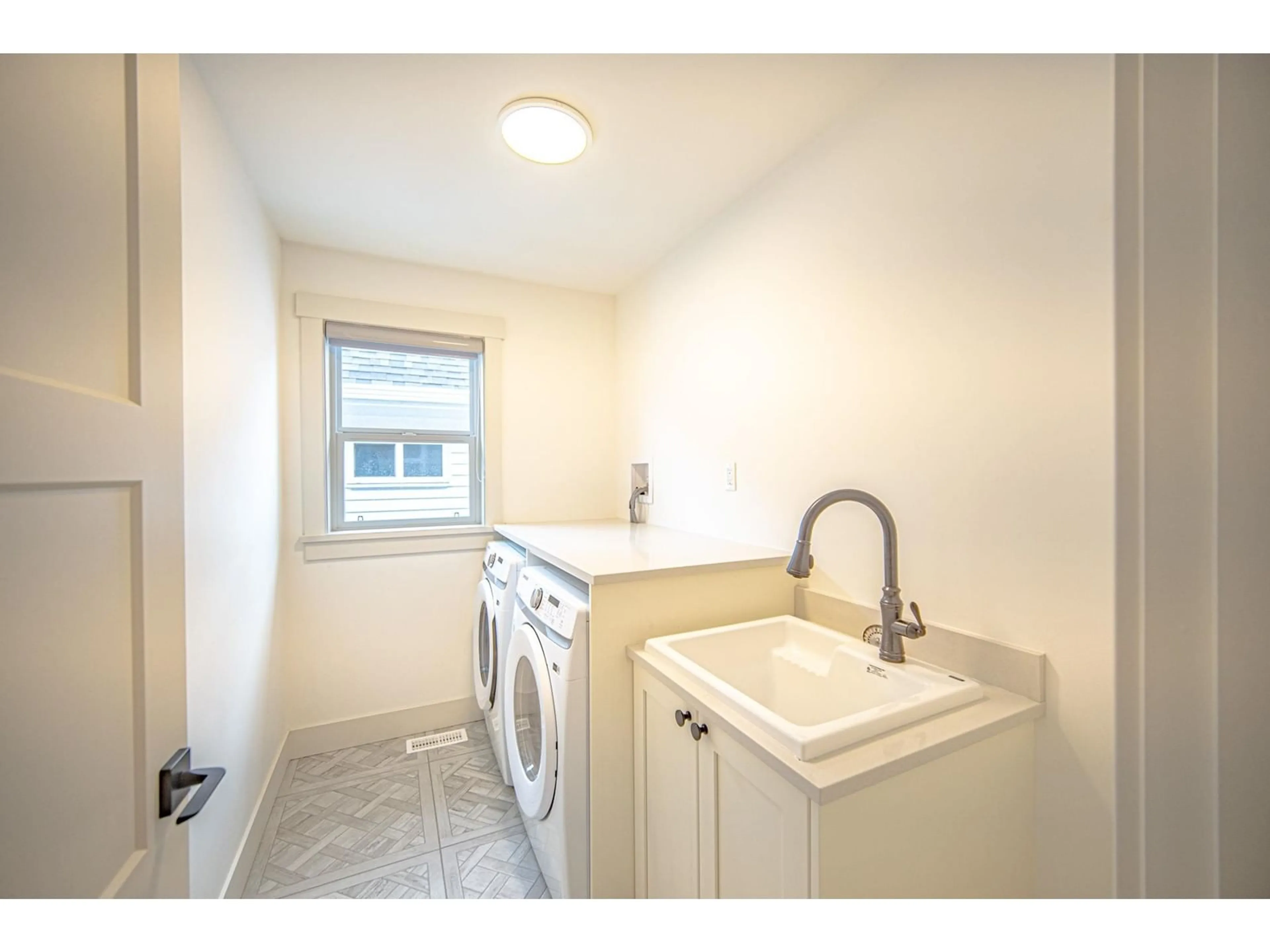 Laundry room for 19802 75A, Langley British Columbia V2Y5K3