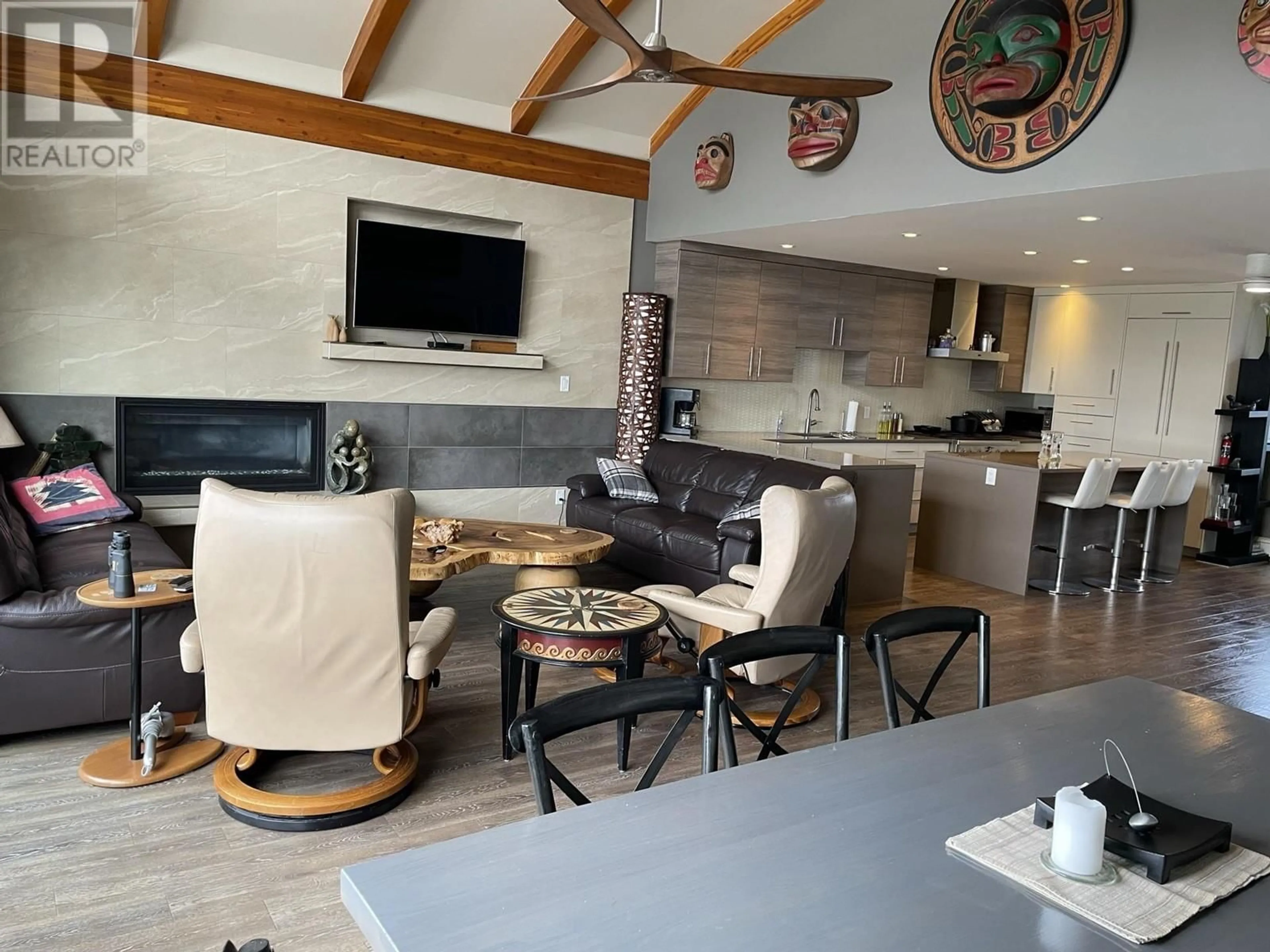 Open concept kitchen, ceramic/tile floor for 29 - 415 ESPLANADE AVENUE, North Vancouver British Columbia V7M1A6