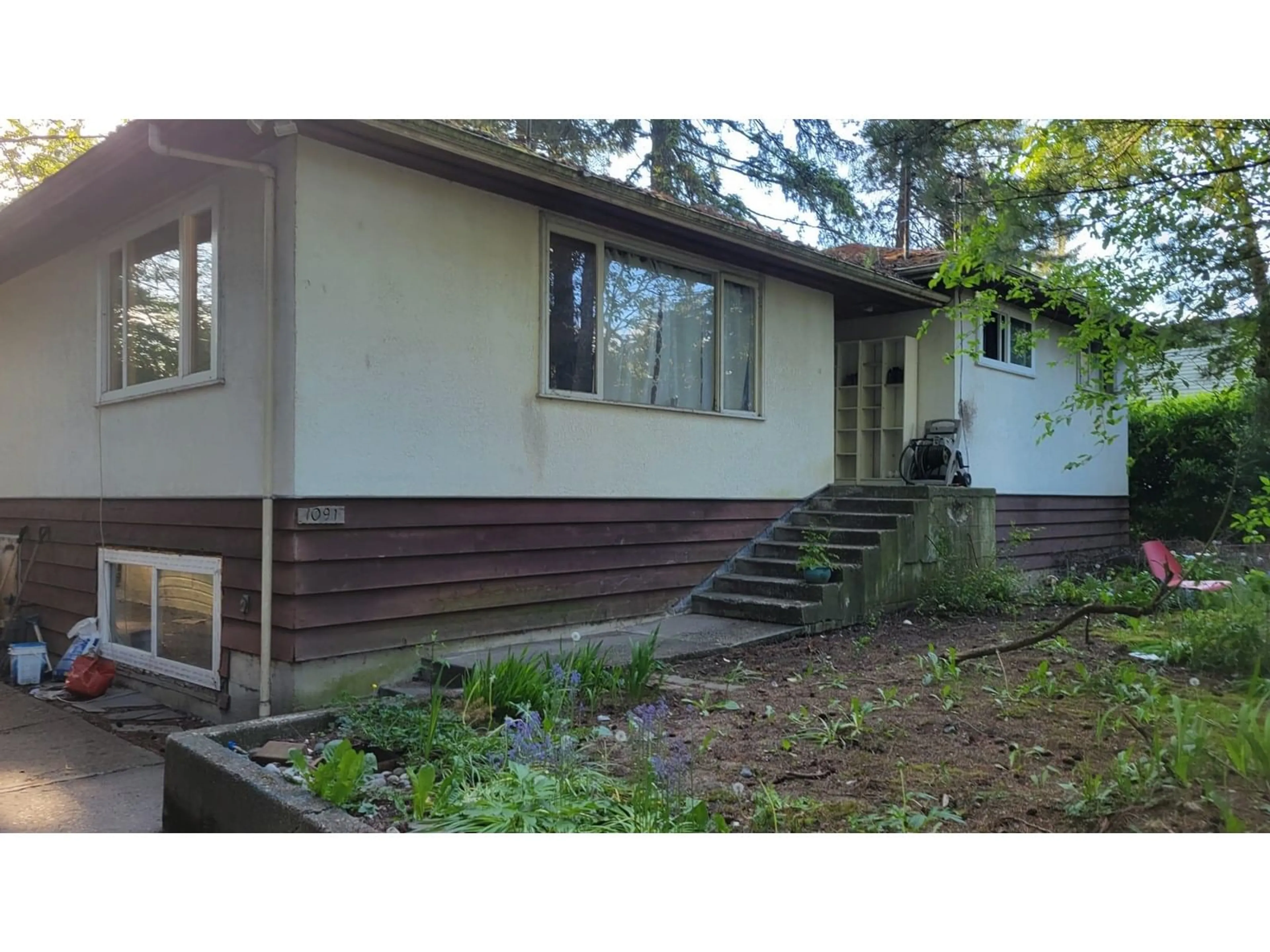 Home with vinyl exterior material, unknown for 7091 134, Surrey British Columbia V3W4T1