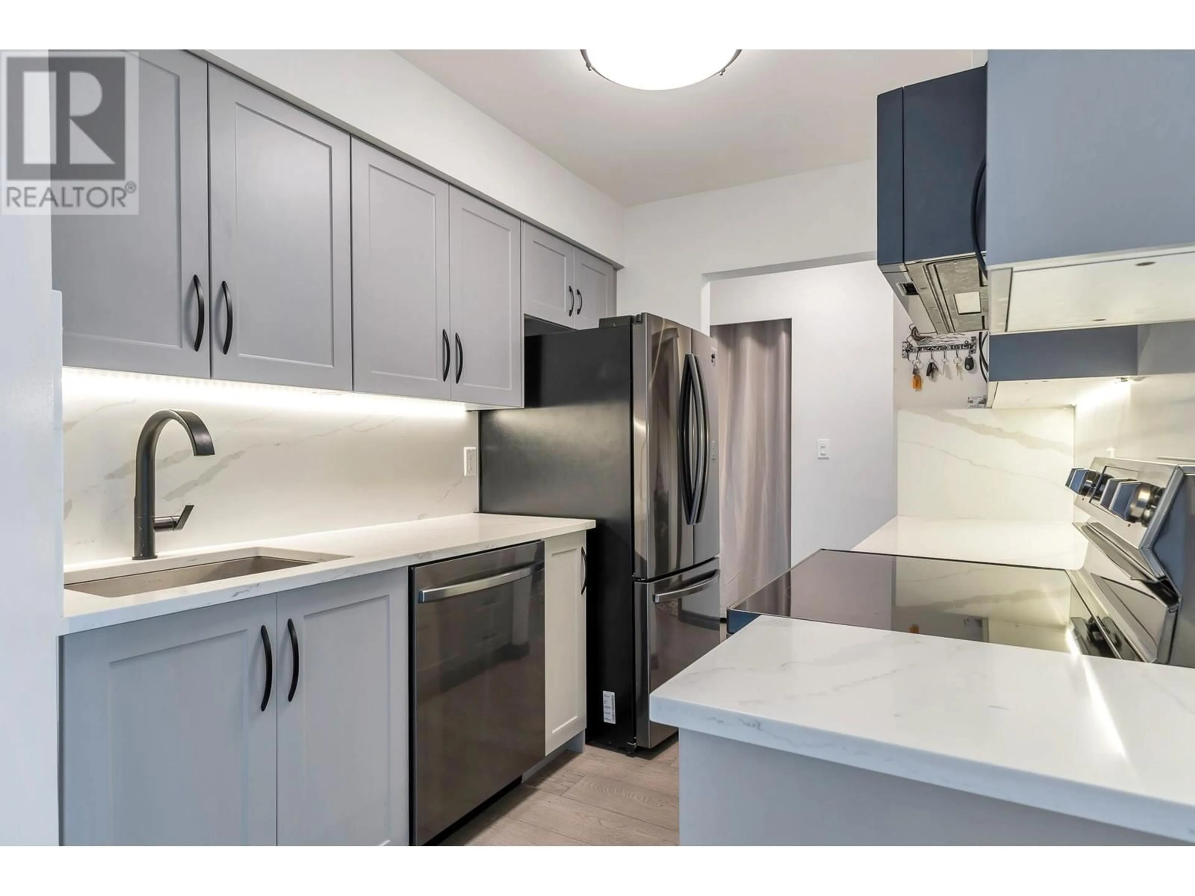 Standard kitchen, unknown for 605 - 3740 ALBERT STREET, Burnaby British Columbia V5C5Y7
