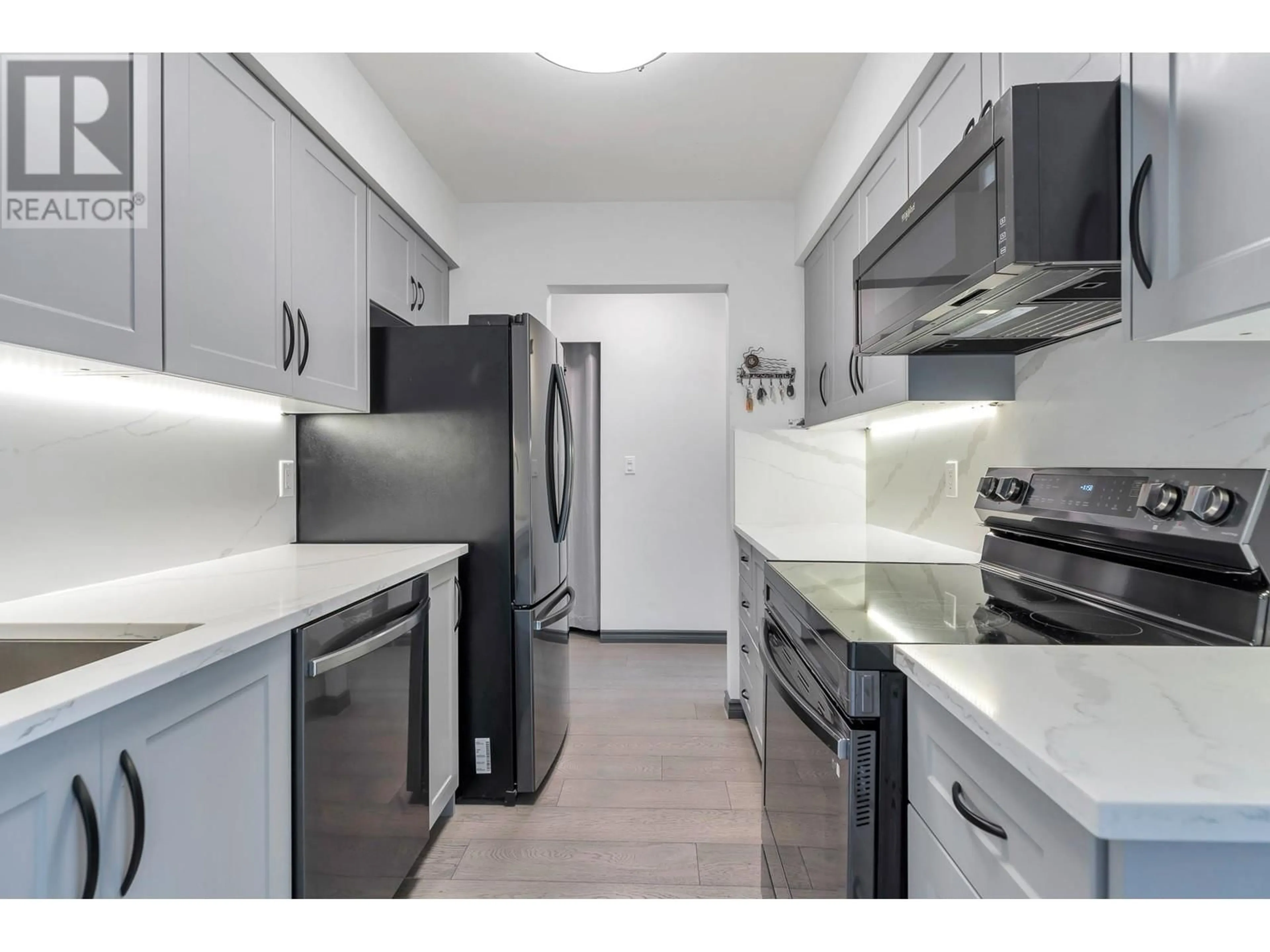 Standard kitchen, unknown for 605 - 3740 ALBERT STREET, Burnaby British Columbia V5C5Y7