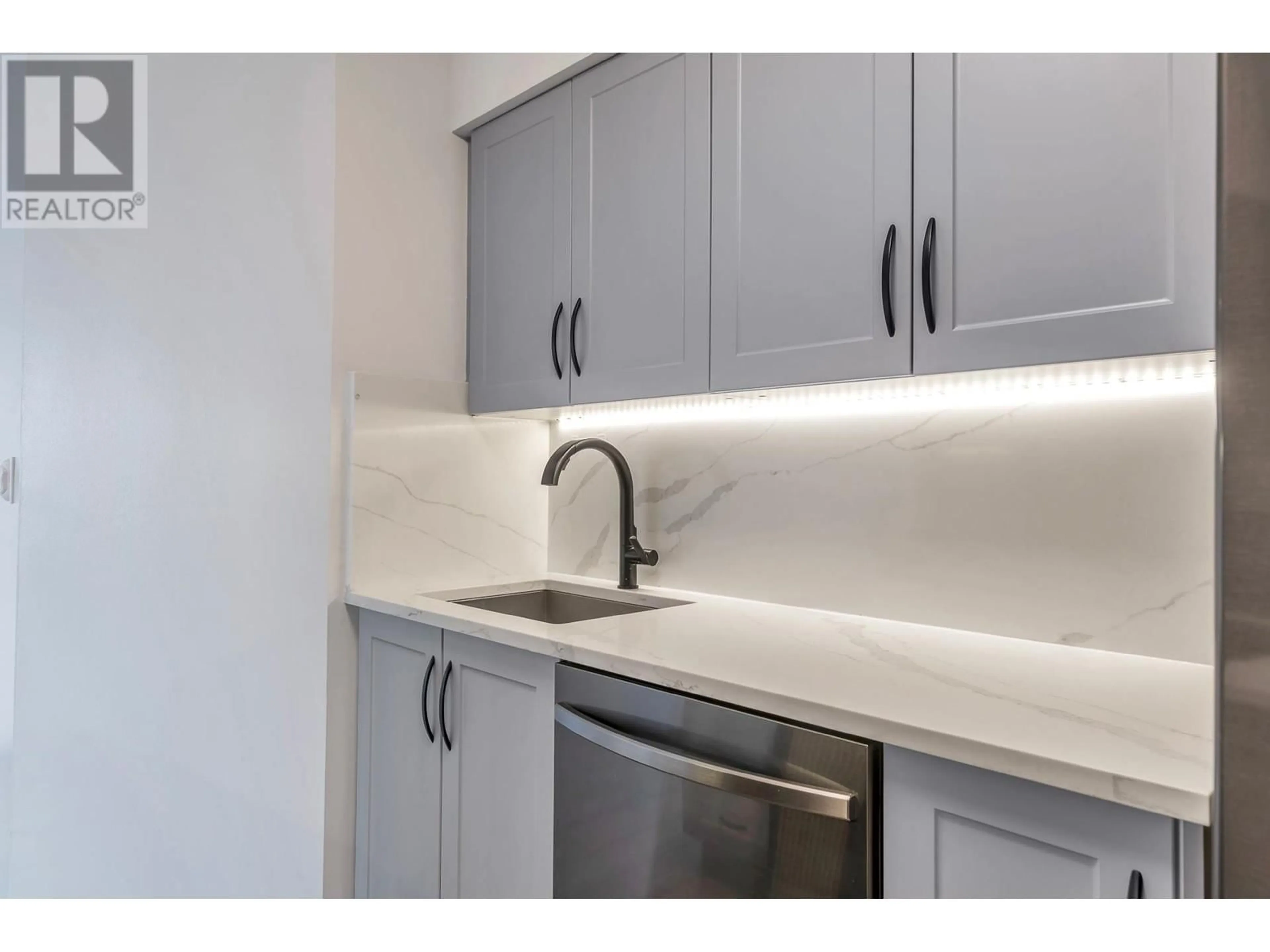 Standard kitchen, unknown for 605 - 3740 ALBERT STREET, Burnaby British Columbia V5C5Y7