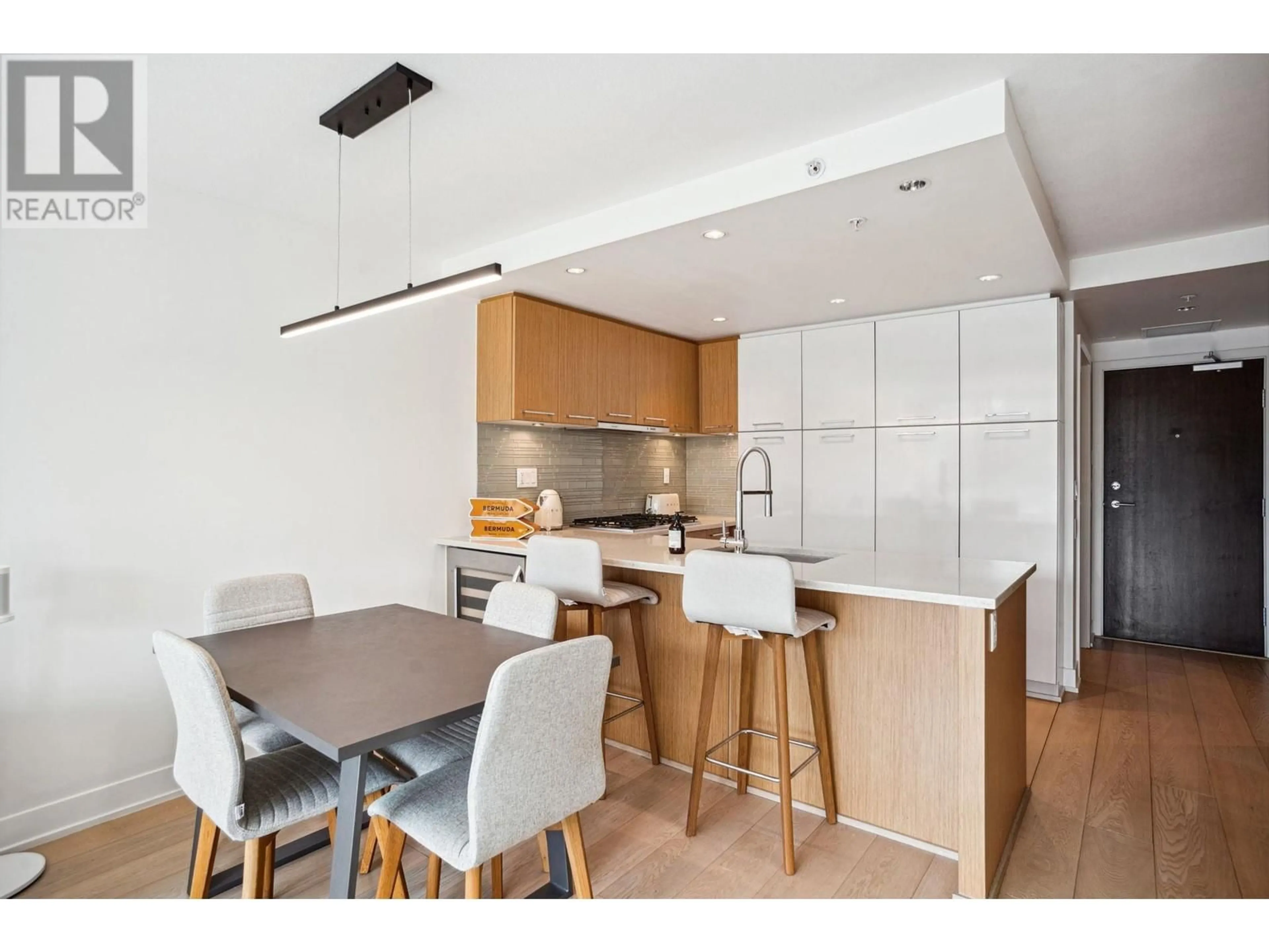 Open concept kitchen, wood/laminate floor for 303 - 1680 WEST 4TH AVENUE, Vancouver British Columbia V6J0B7