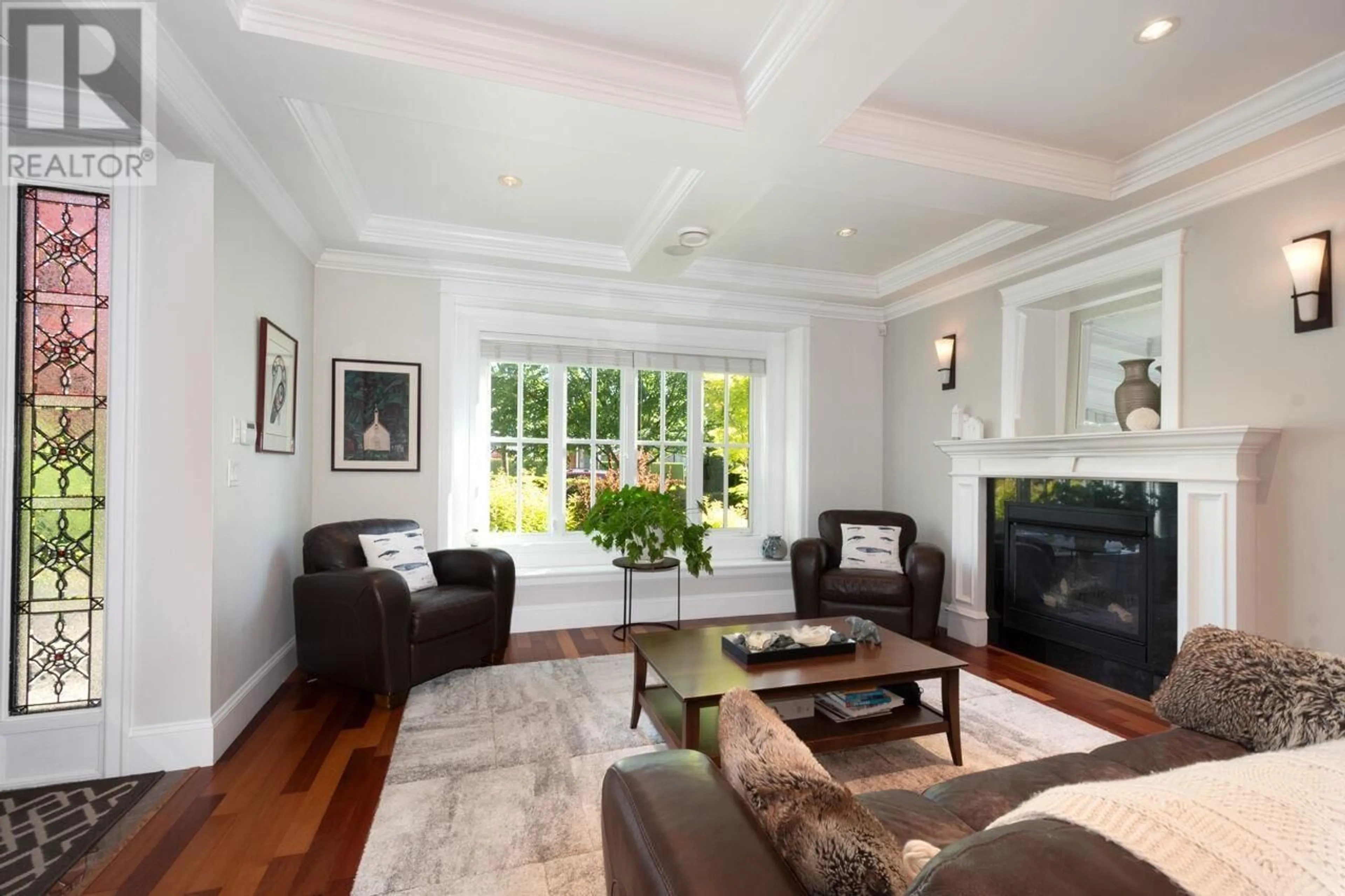Living room with furniture, unknown for 336 17TH STREET, North Vancouver British Columbia V7M1V8
