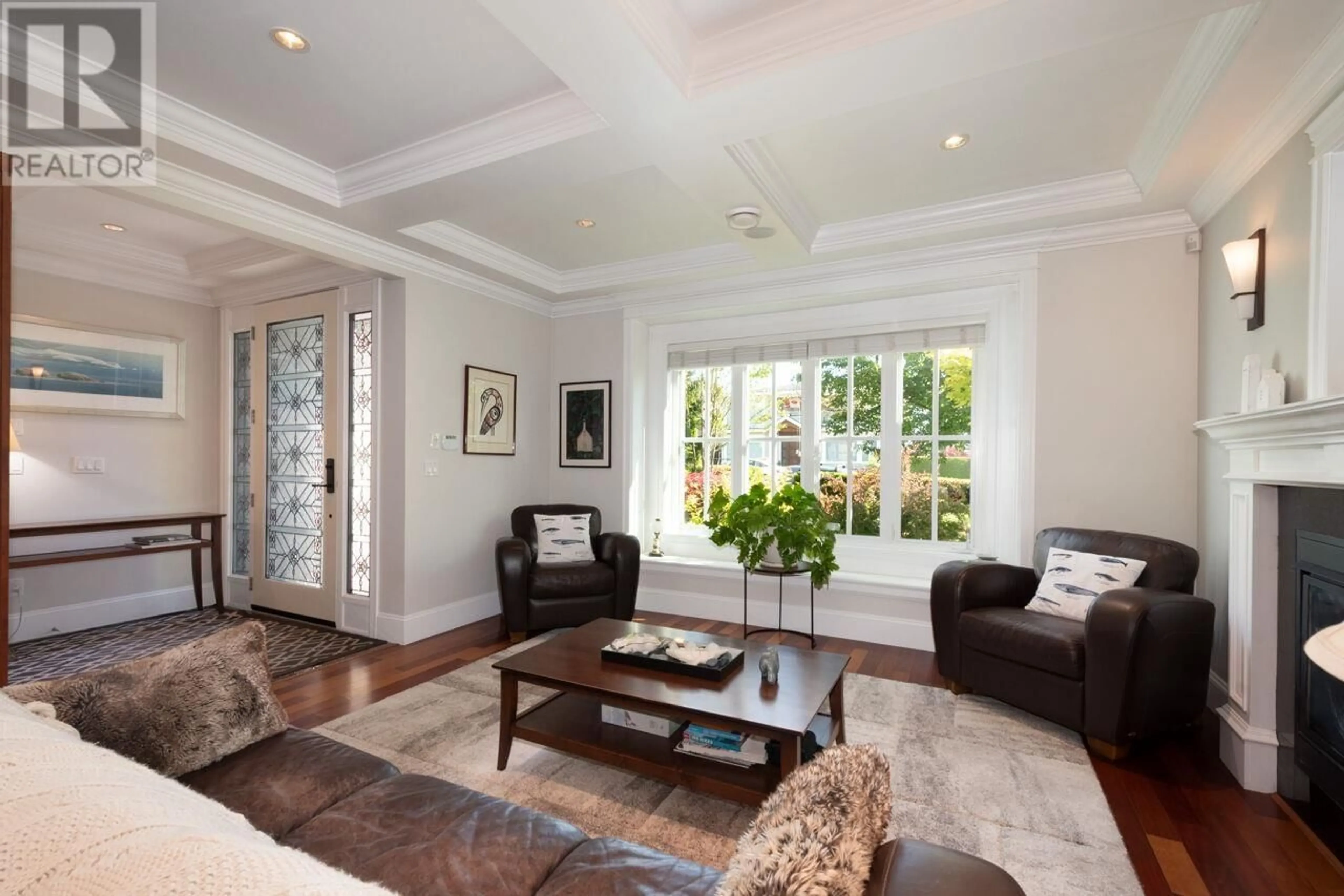 Living room with furniture, unknown for 336 17TH STREET, North Vancouver British Columbia V7M1V8