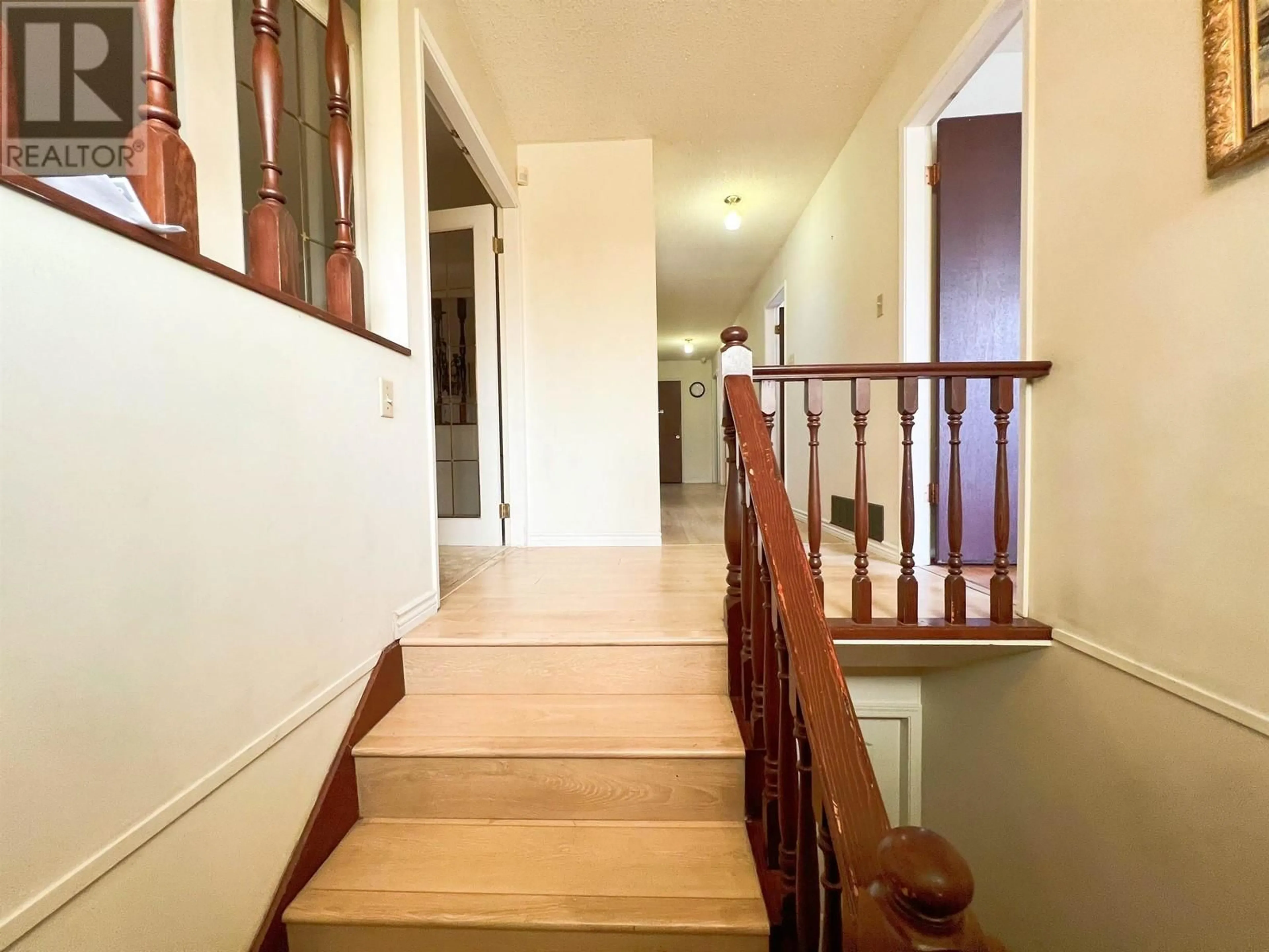 Indoor foyer for 3492 49TH AVENUE, Vancouver British Columbia V5S1M2