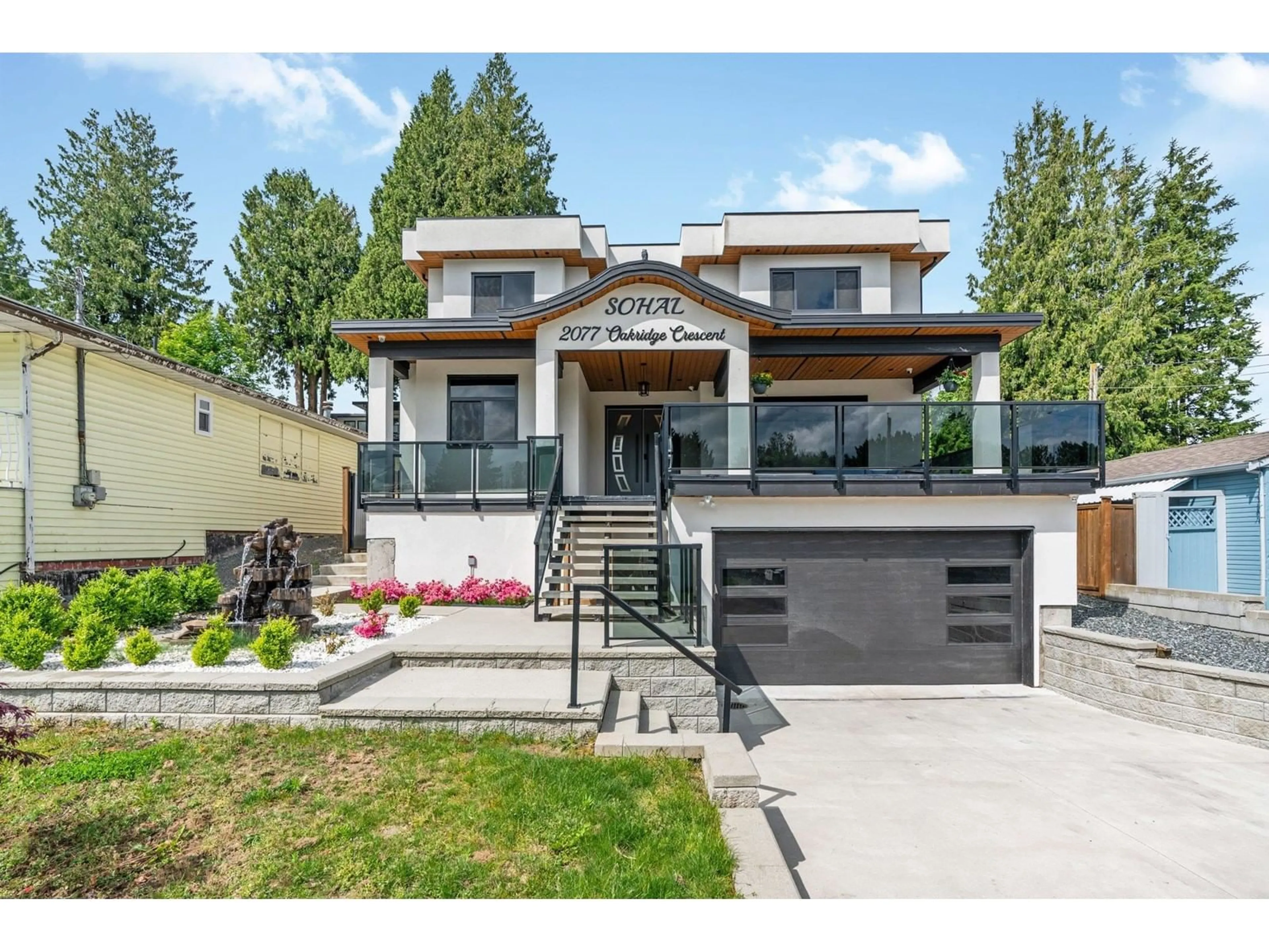 Home with vinyl exterior material, unknown for 2077 OAKRIDGE, Abbotsford British Columbia V2T6A9