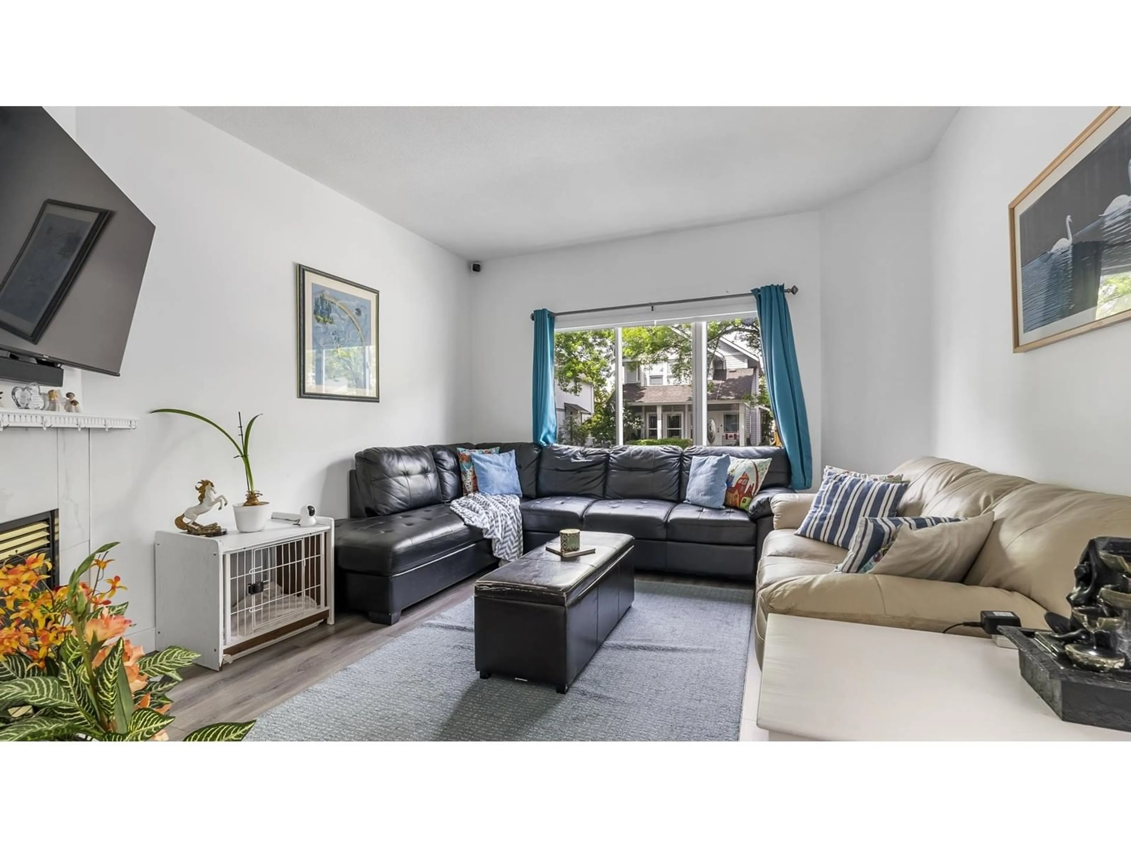 Living room with furniture, unknown for 18452 66, Surrey British Columbia V3S8V6