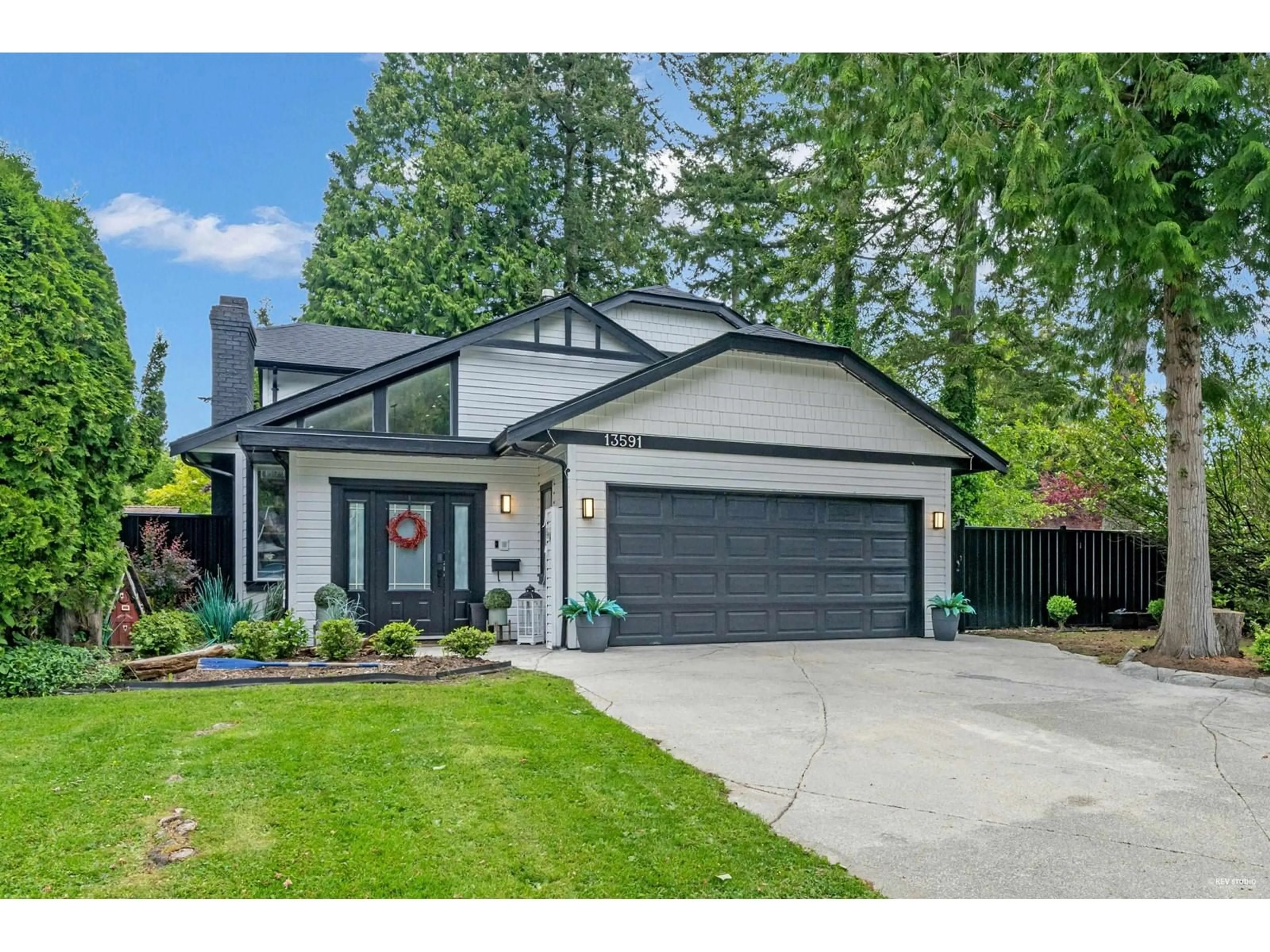 Home with vinyl exterior material, street for 13591 19, Surrey British Columbia V4A6E9