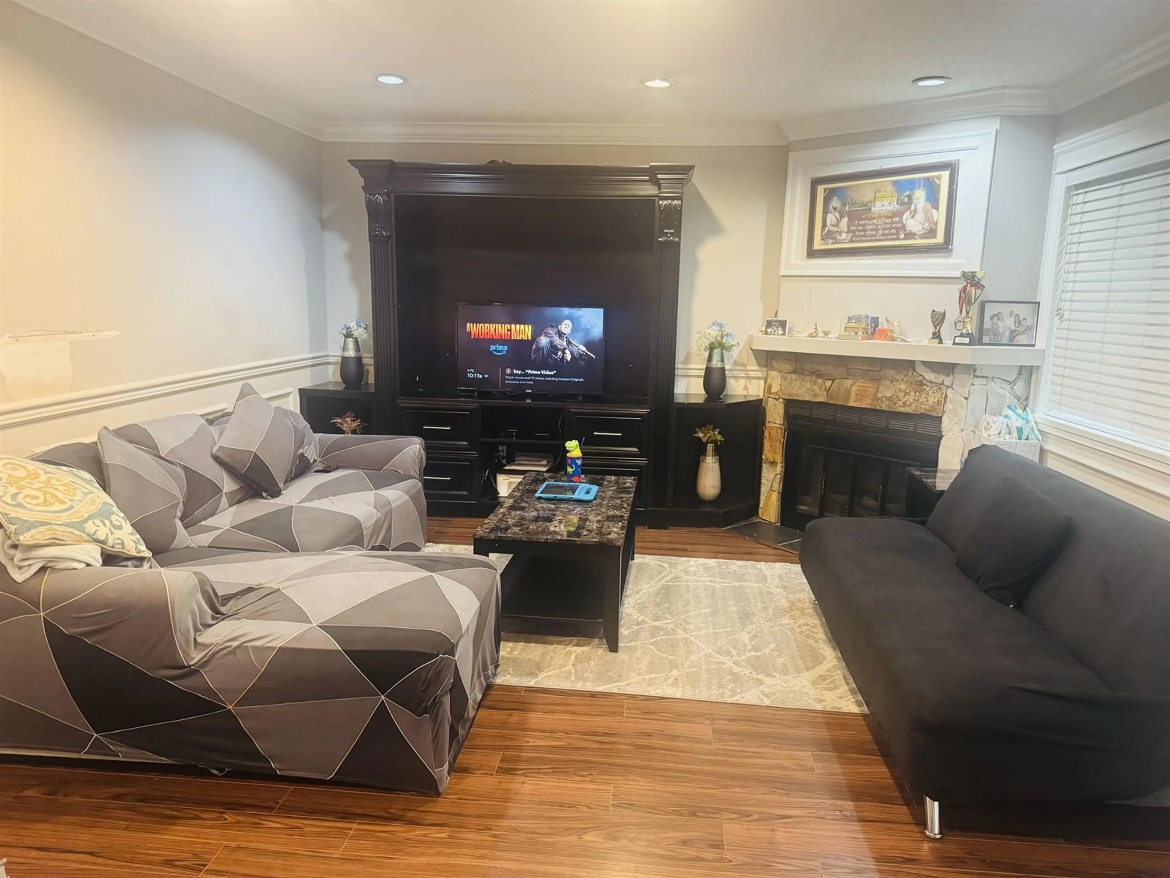 Living room with furniture, wood/laminate floor for 13317 70B, Surrey British Columbia V3W7Z3
