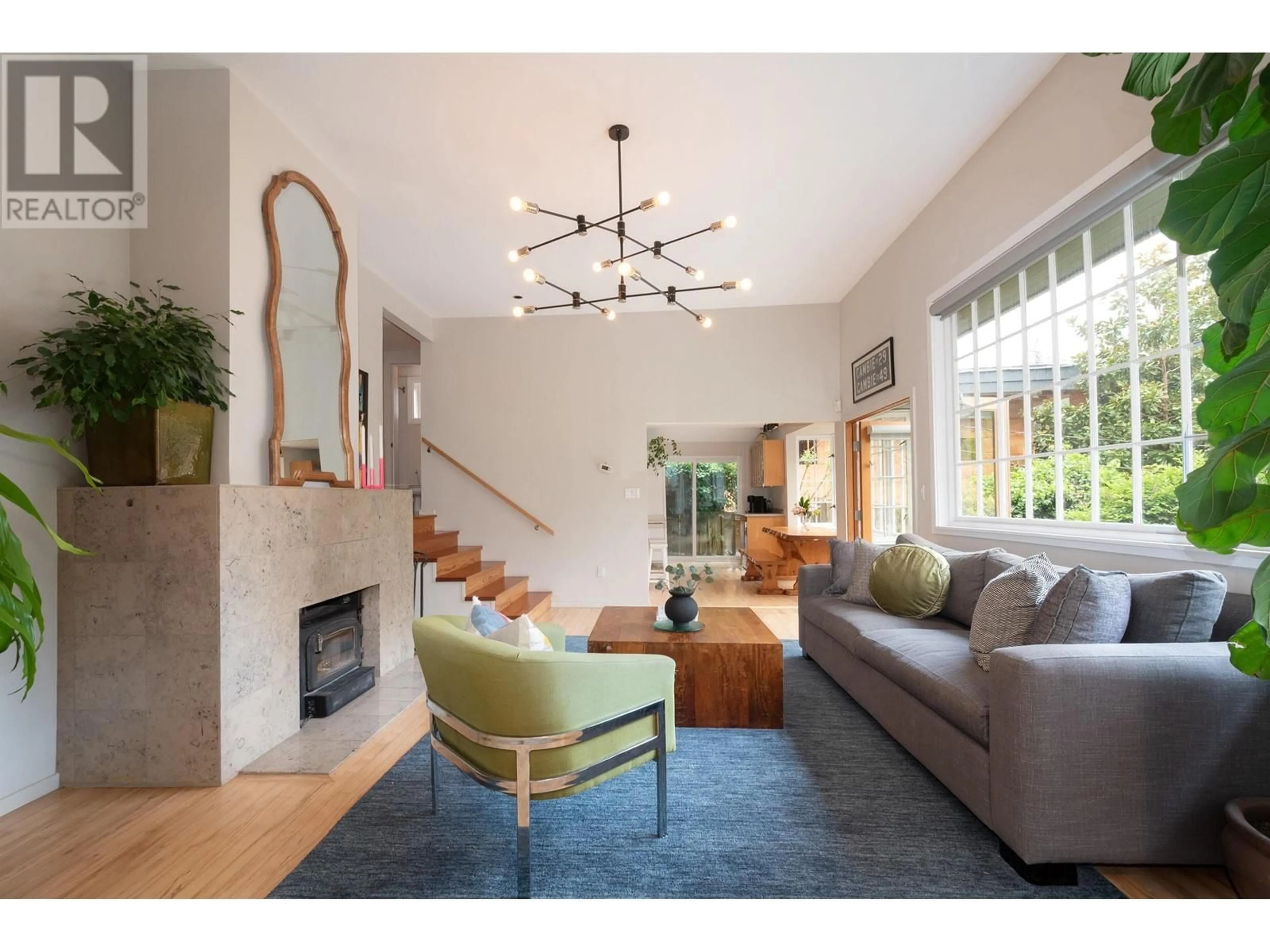 Living room with furniture, unknown for 6744 DUFFERIN AVENUE, West Vancouver British Columbia V7W2K2