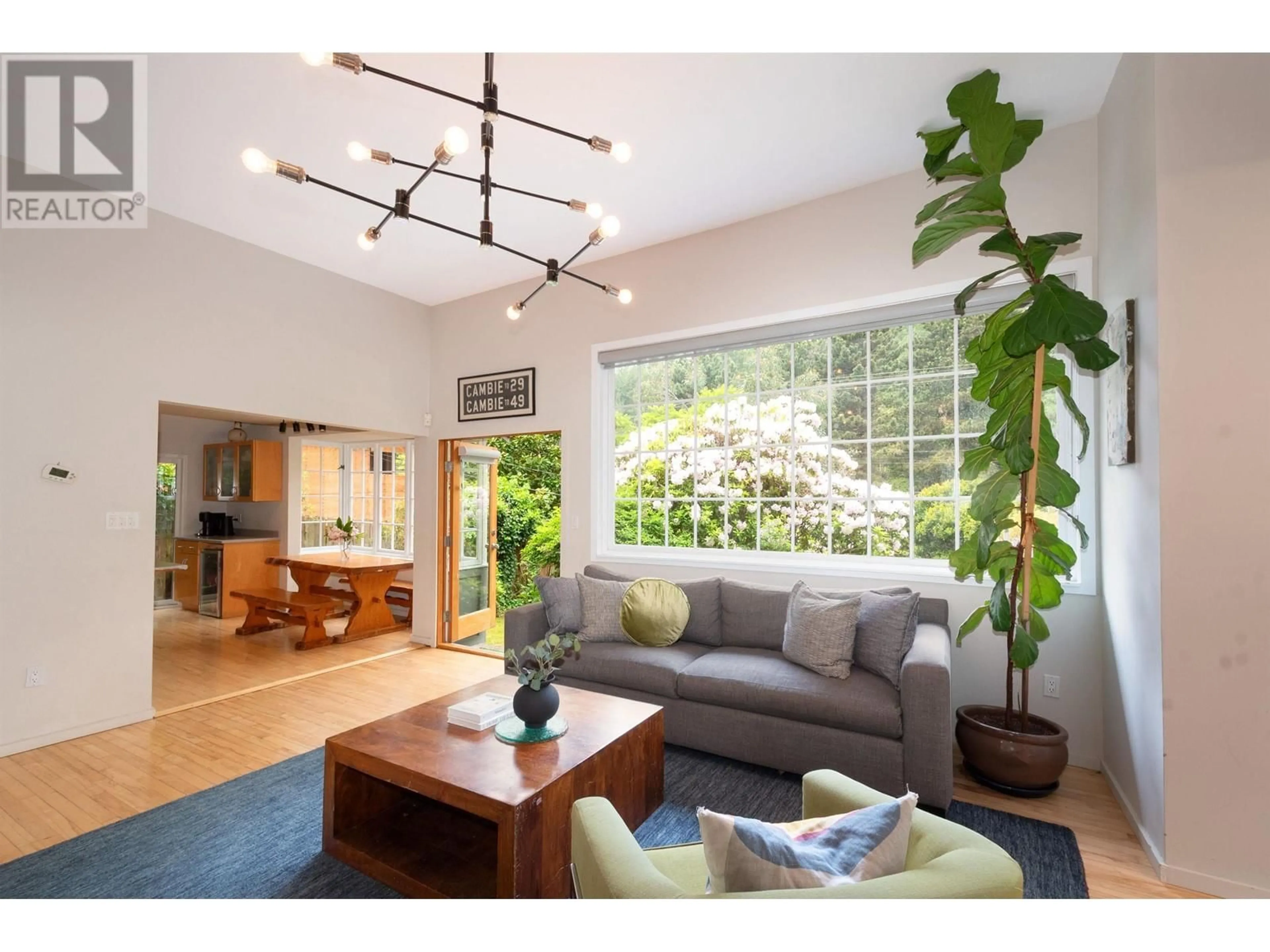 Living room with furniture, wood/laminate floor for 6744 DUFFERIN AVENUE, West Vancouver British Columbia V7W2K2