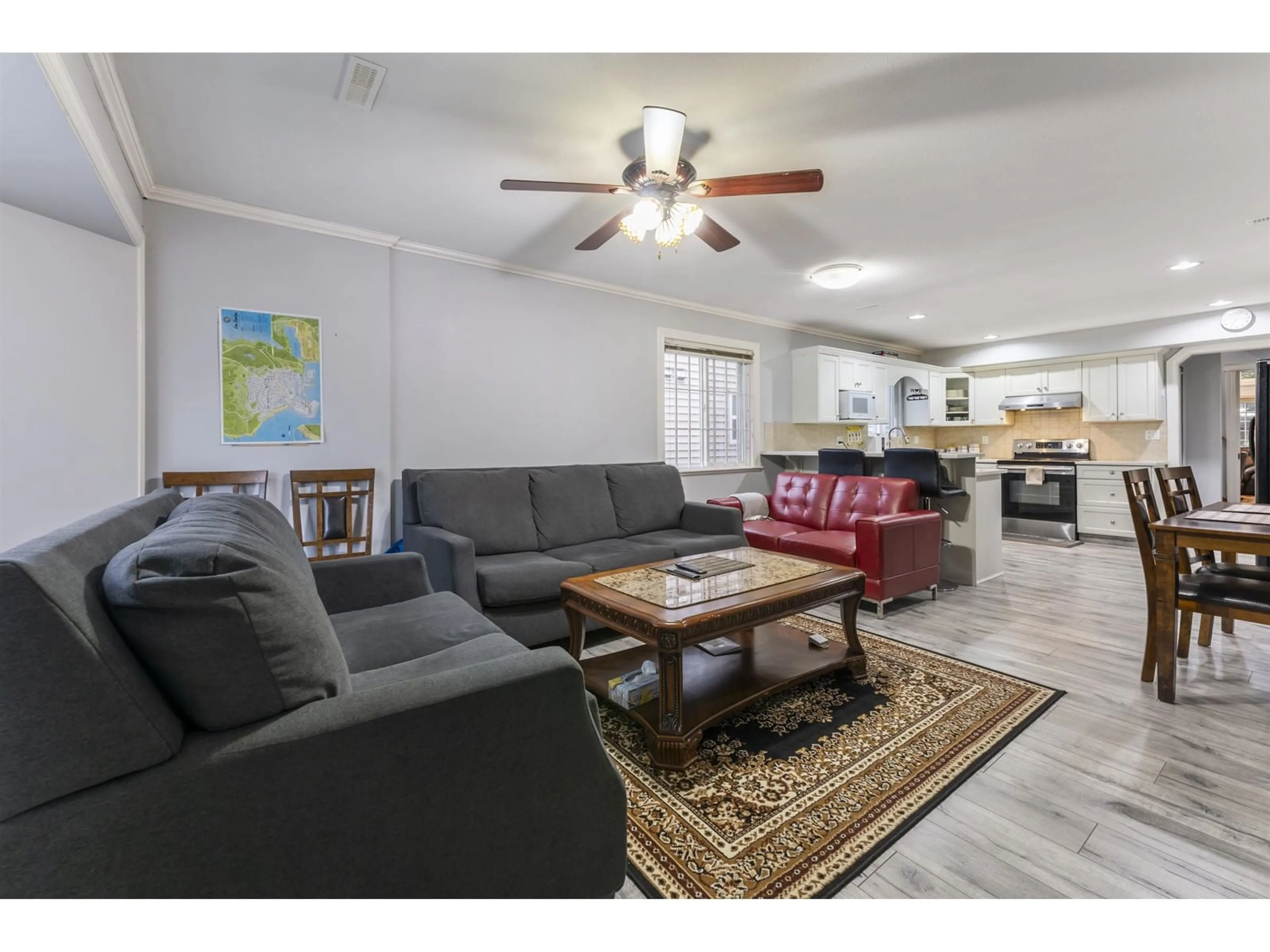 Living room with furniture, unknown for 17381 64, Surrey British Columbia V3S1Y8