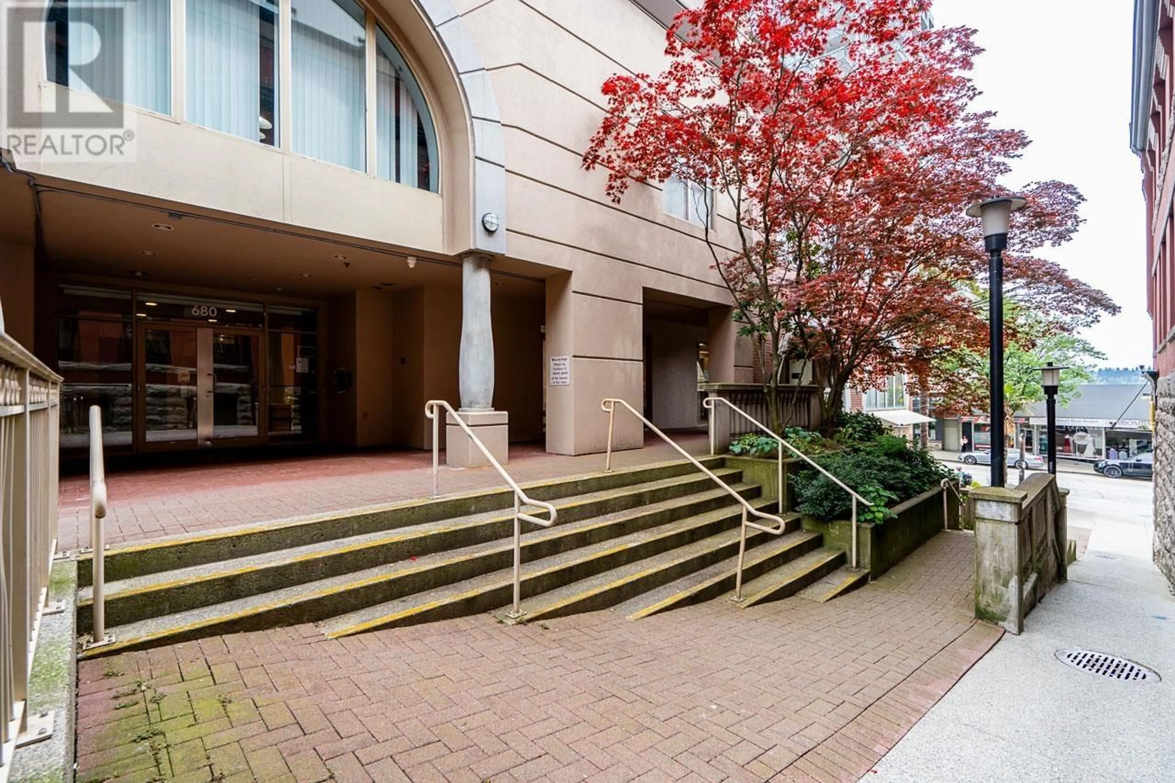 Indoor foyer for 401 - 680 CLARKSON STREET, New Westminster British Columbia V3M6X9