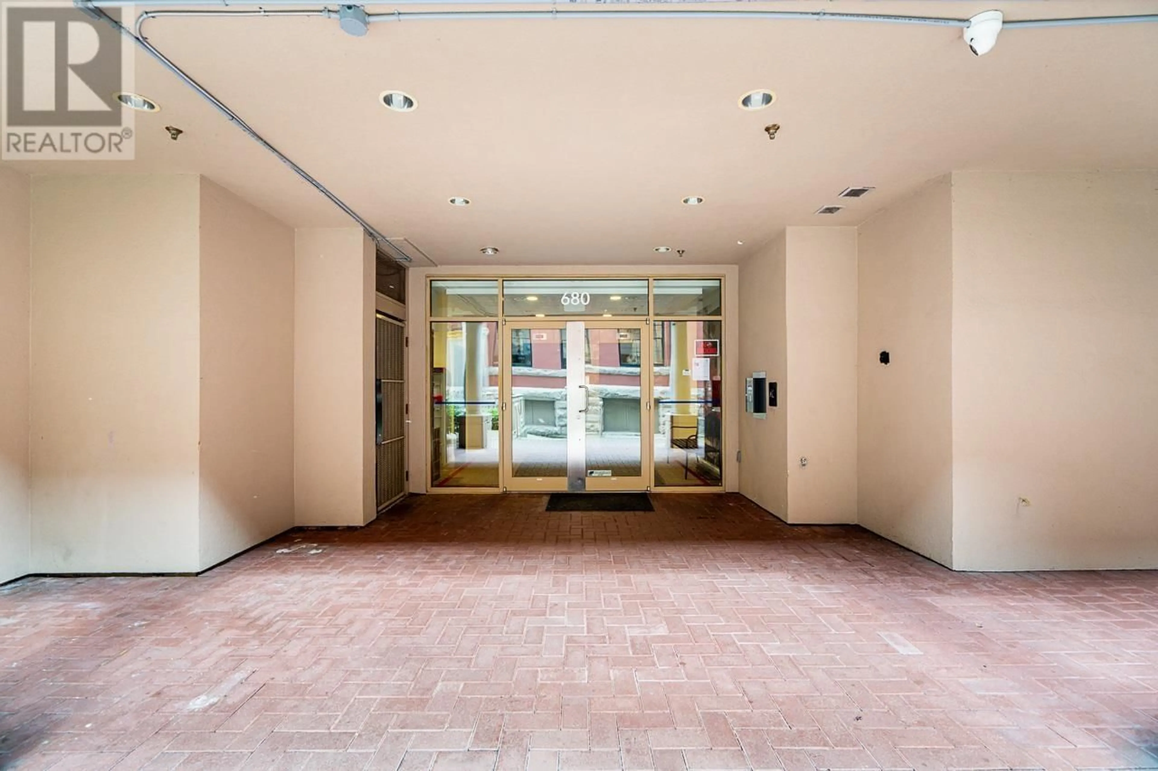 Indoor foyer for 401 - 680 CLARKSON STREET, New Westminster British Columbia V3M6X9
