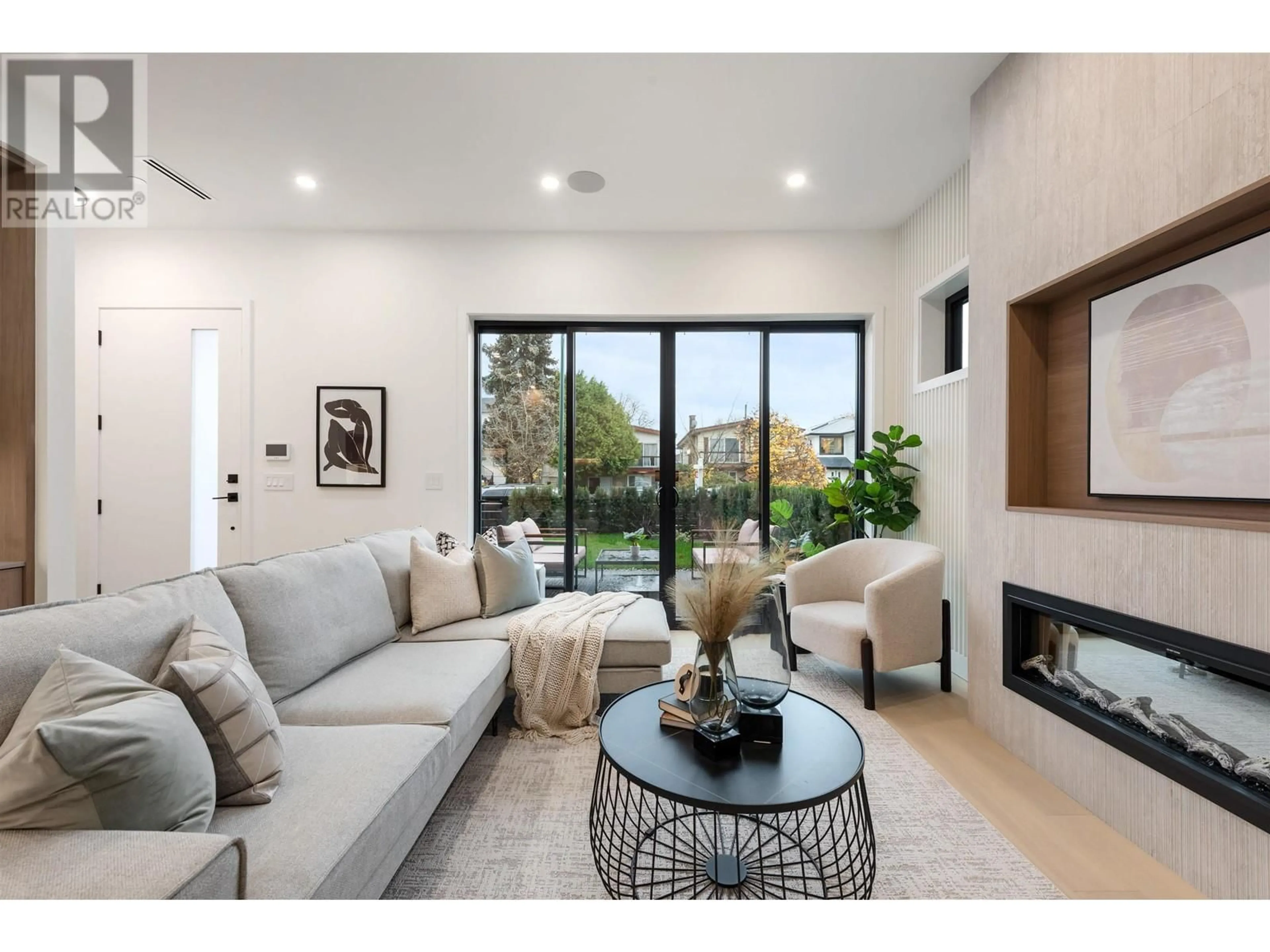 Living room with furniture, unknown for 1 - 351 38TH AVENUE, Vancouver British Columbia V5W1H5