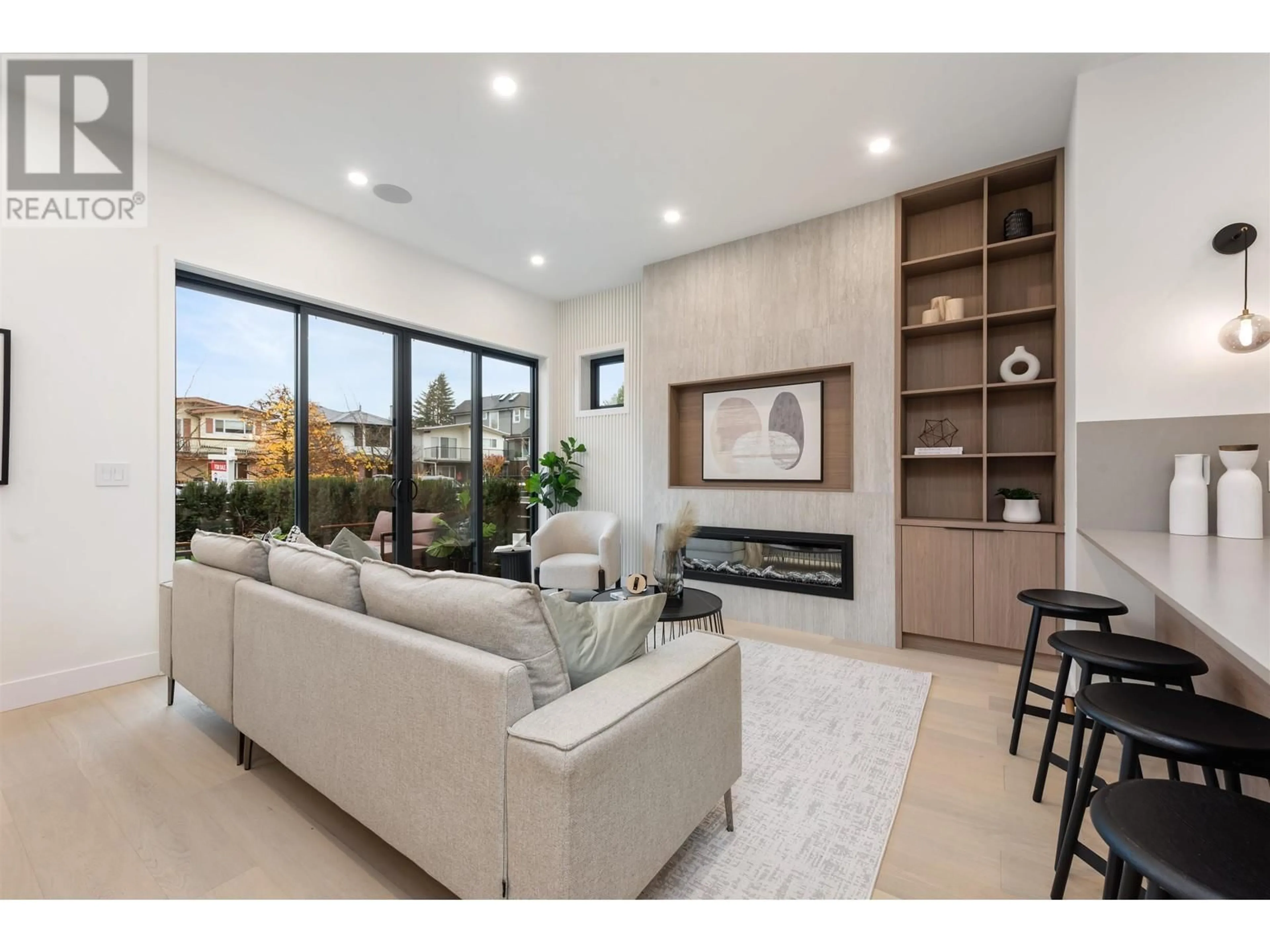 Living room with furniture, unknown for 1 - 351 38TH AVENUE, Vancouver British Columbia V5W1H5