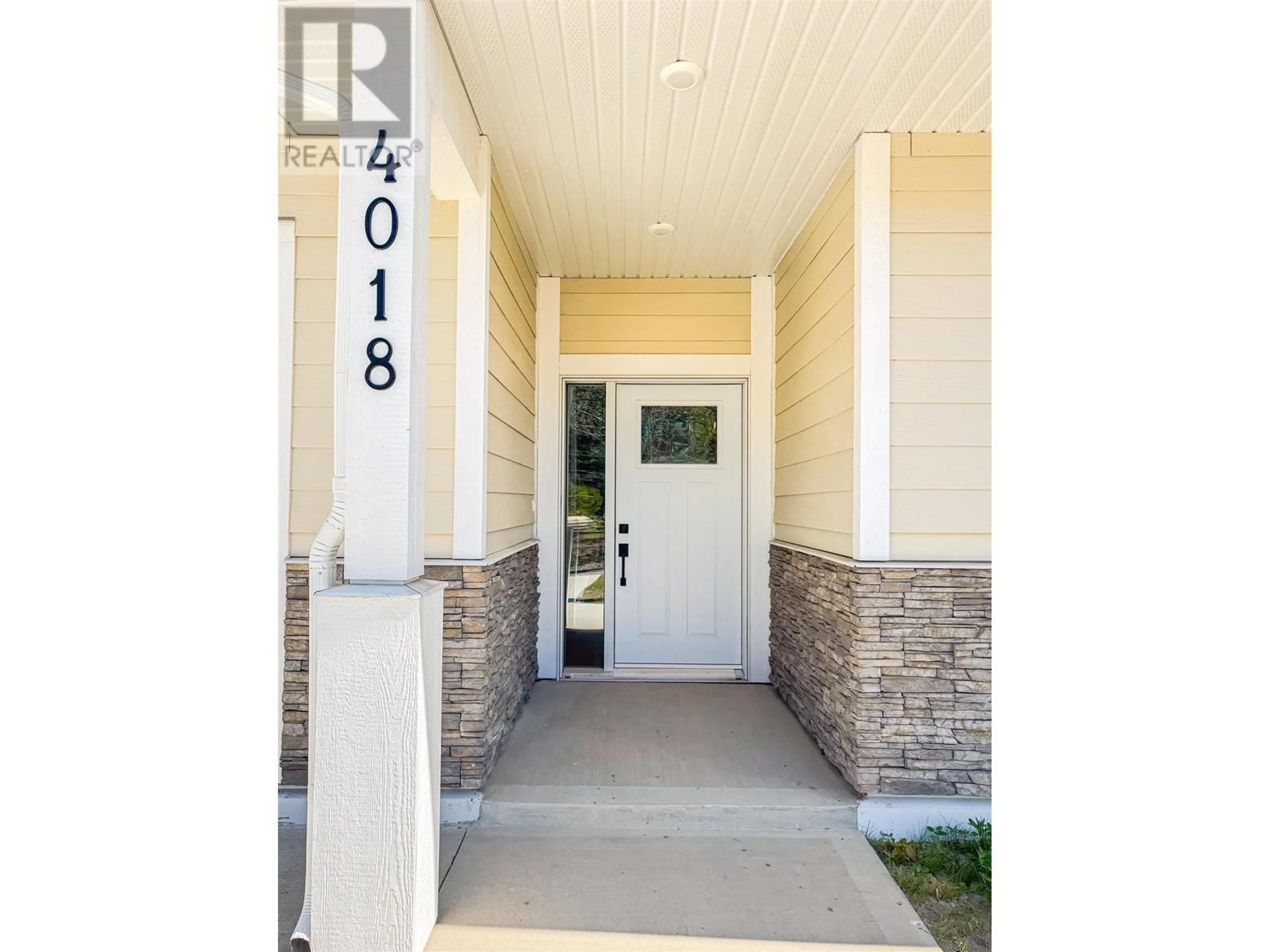 Indoor entryway for 4018 THOMAS STREET, Terrace British Columbia V8G0L3