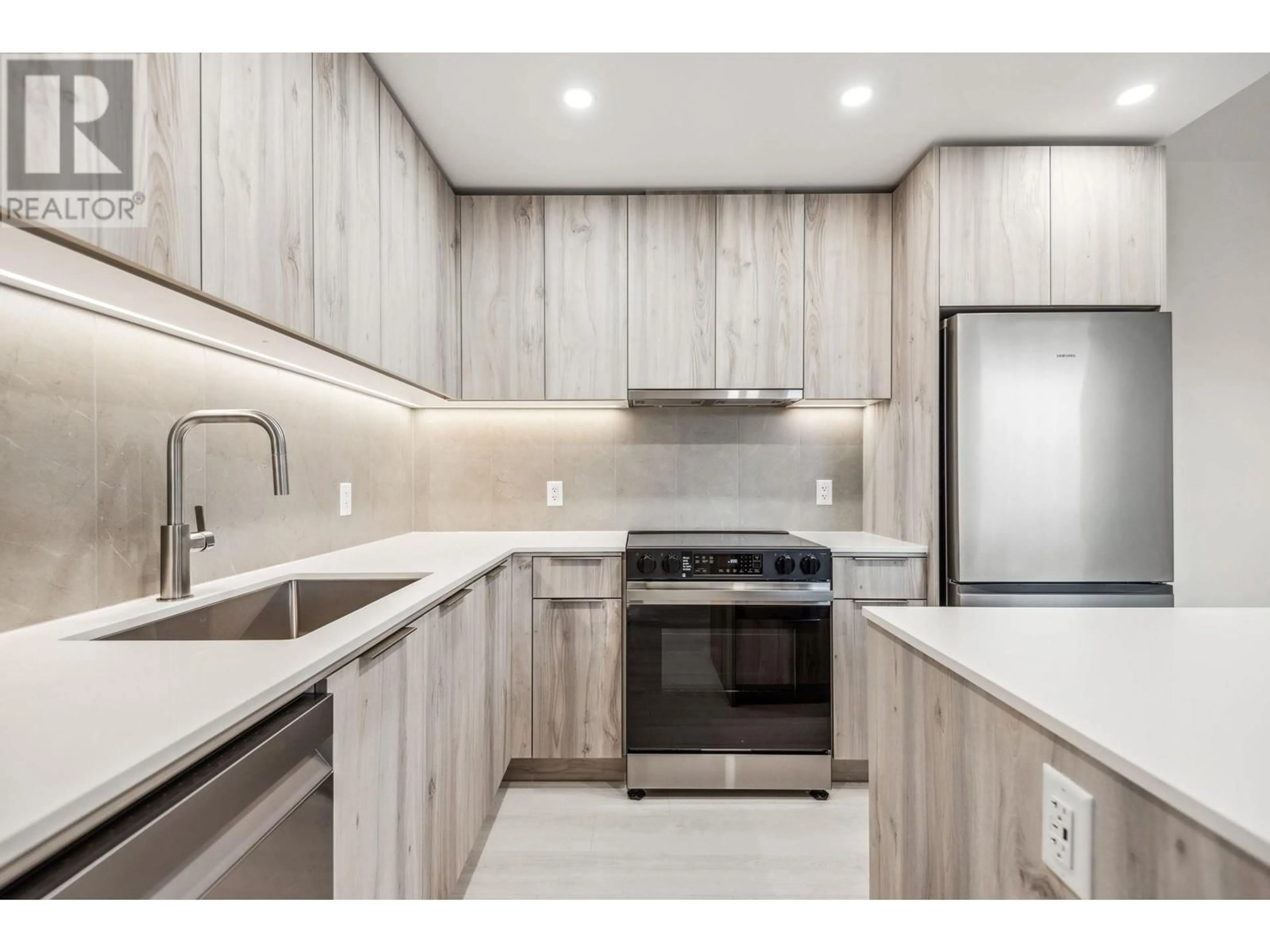 Standard kitchen, unknown for 504 - 3596 MALSUM DRIVE, North Vancouver British Columbia V7G0B5