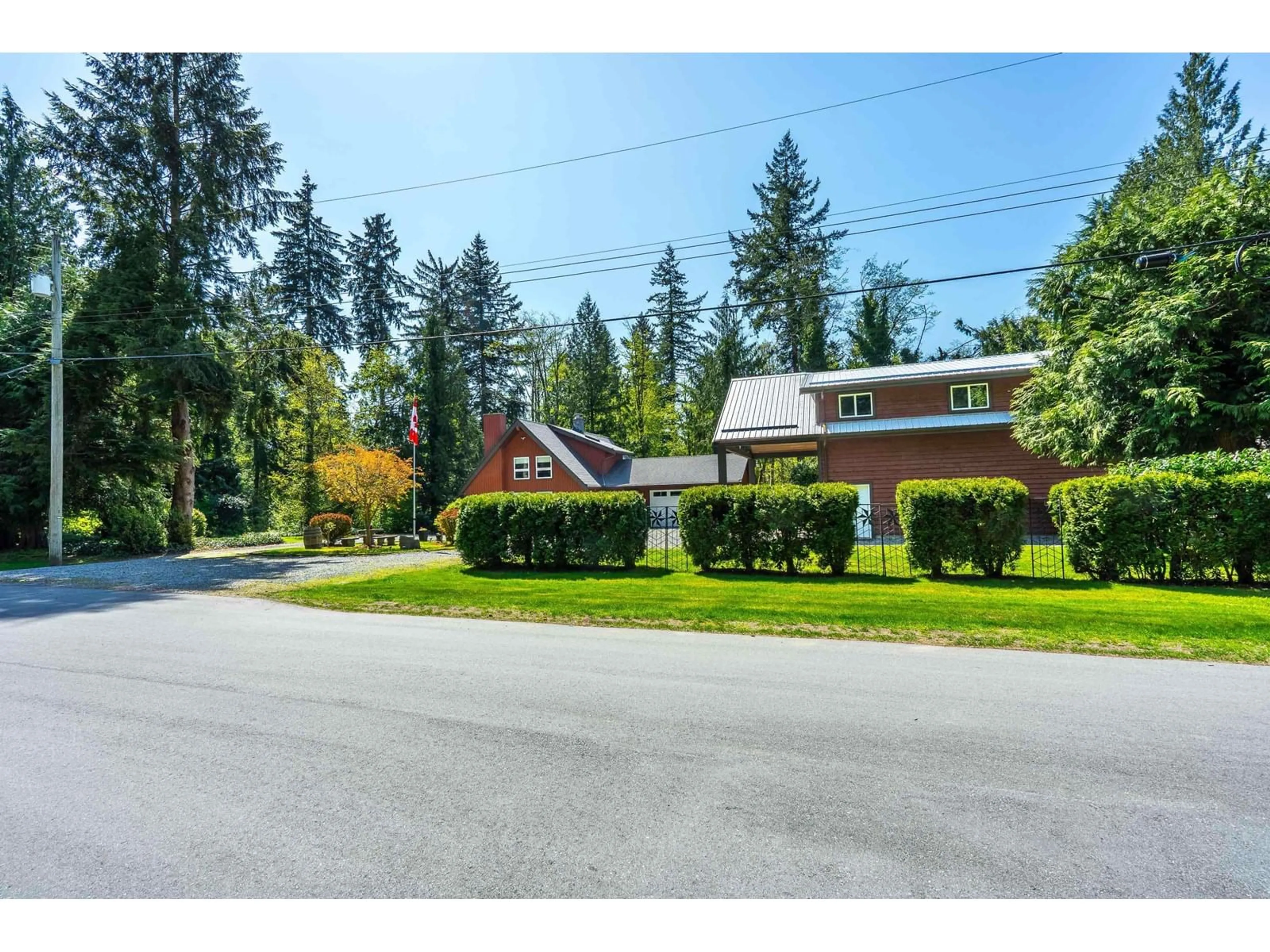 A pic from outside/outdoor area/front of a property/back of a property/a pic from drone, street for 4567 SADDLEHORN, Langley British Columbia V2Z1J7