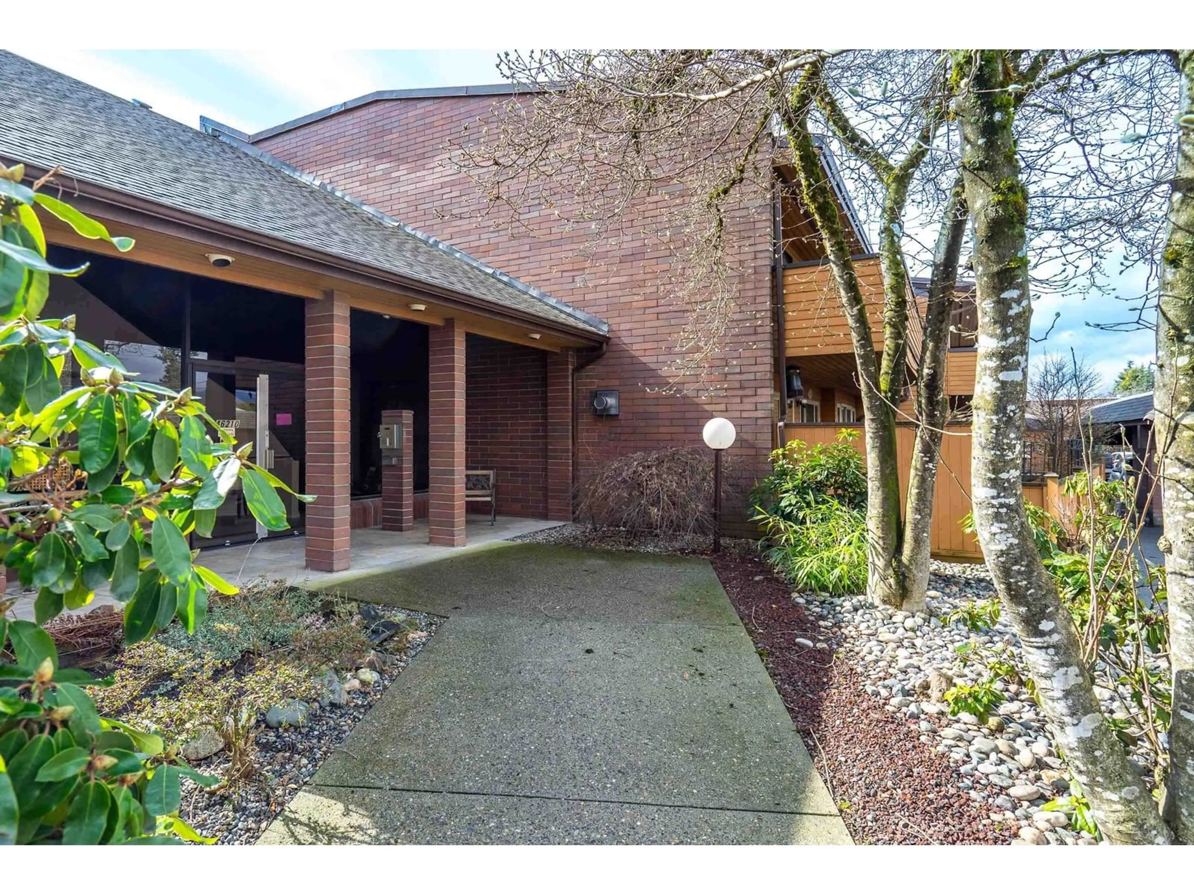 Indoor foyer for 218 - 46210 CHILLIWACK CENTRAL ROAD, Chilliwack British Columbia V2P1J8