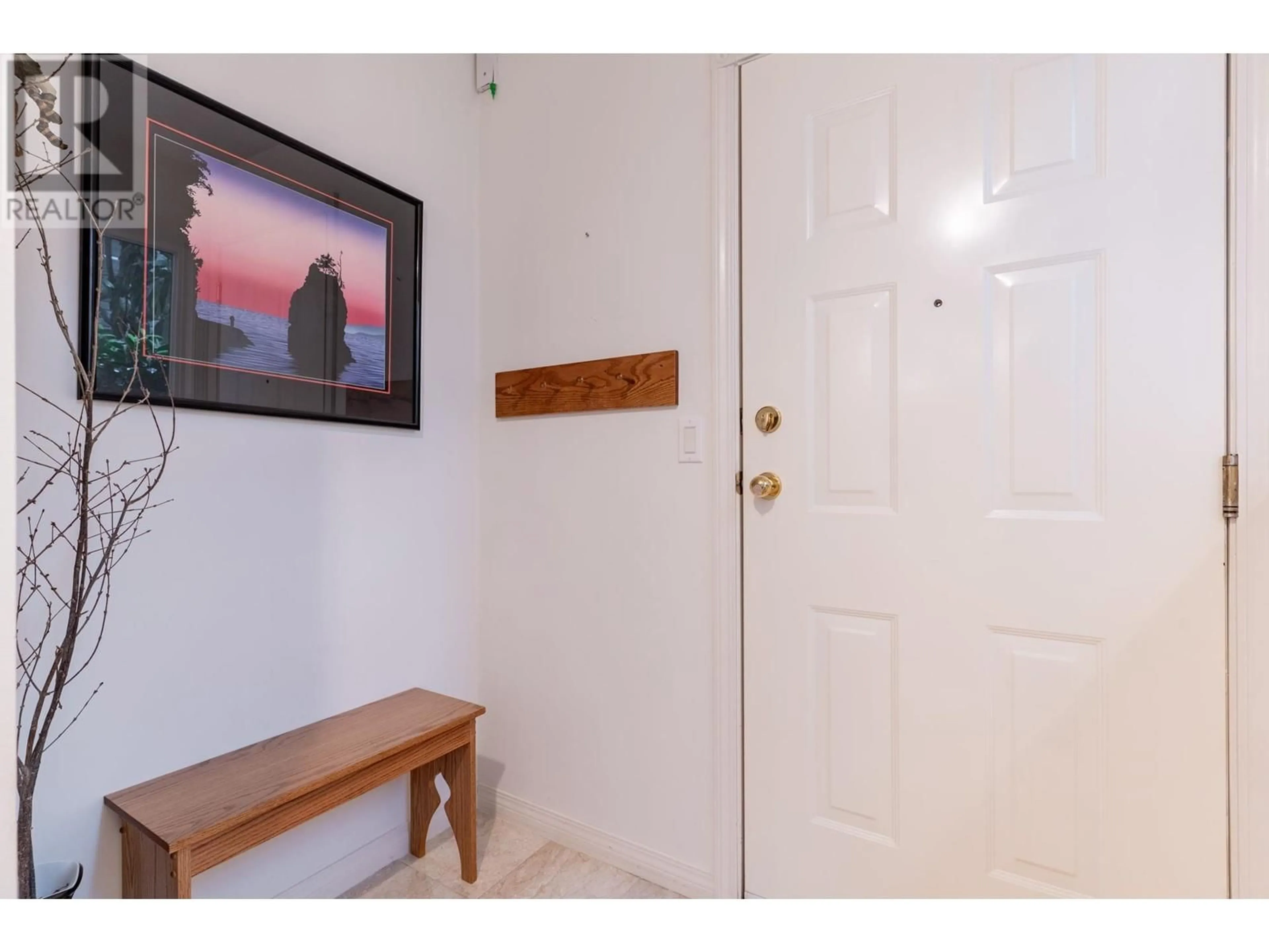 Indoor entryway for 102 - 4988 47A AVENUE, Delta British Columbia V4K1T5