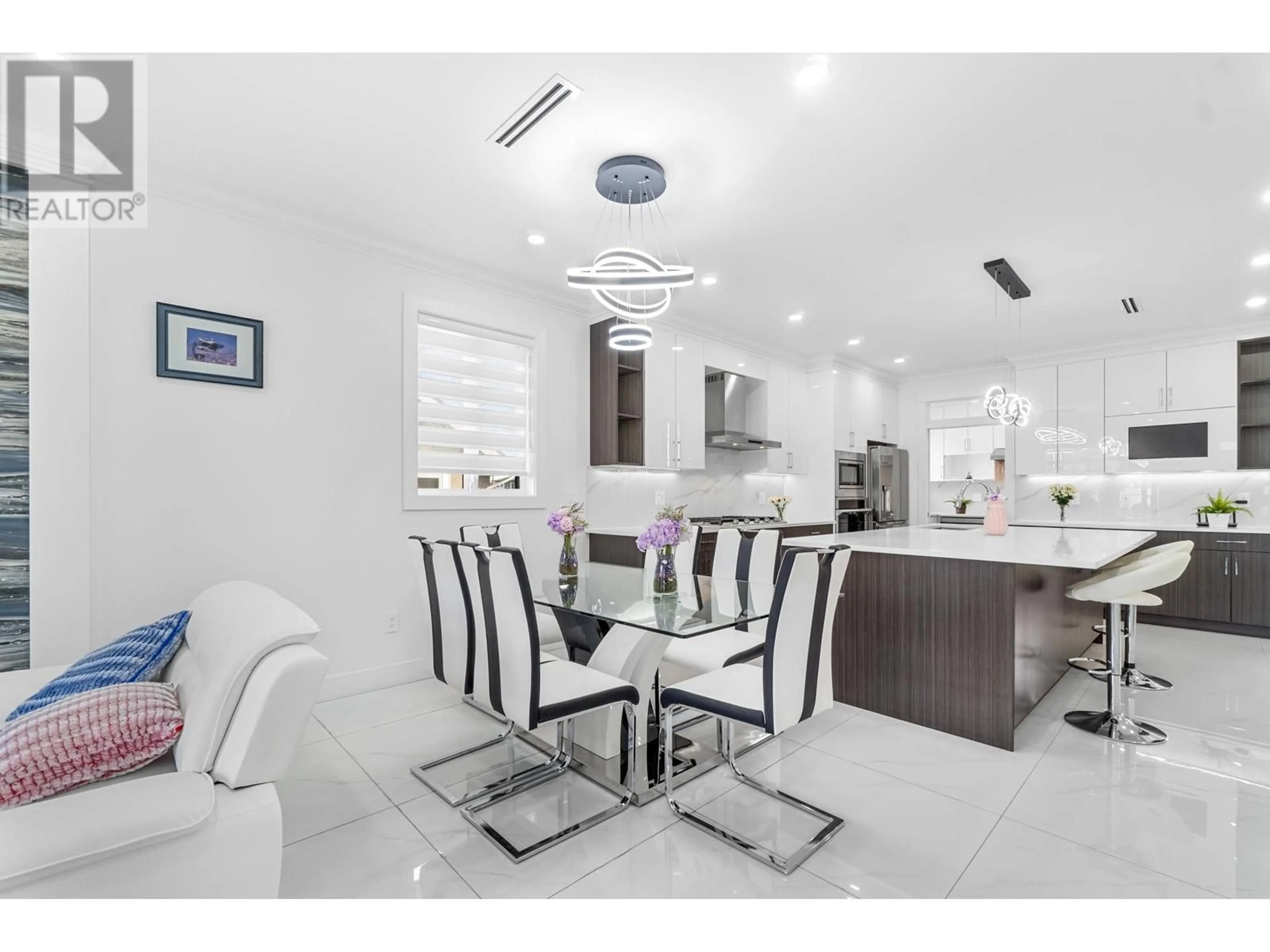 Open concept kitchen, ceramic/tile floor for 7980 15TH AVENUE, Burnaby British Columbia V3N1X1