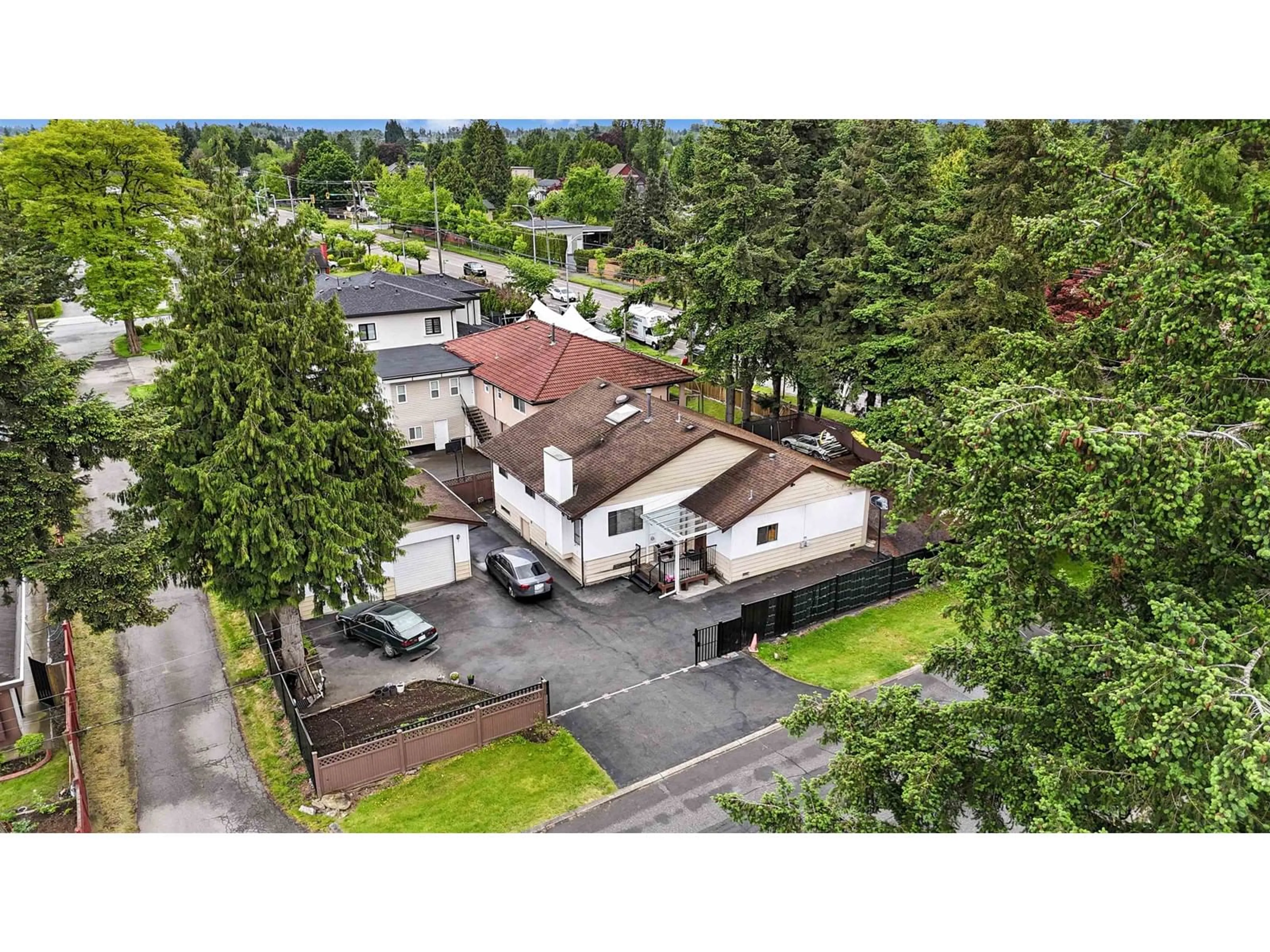 A pic from outside/outdoor area/front of a property/back of a property/a pic from drone, street for 9290 128, Surrey British Columbia V3V5N2