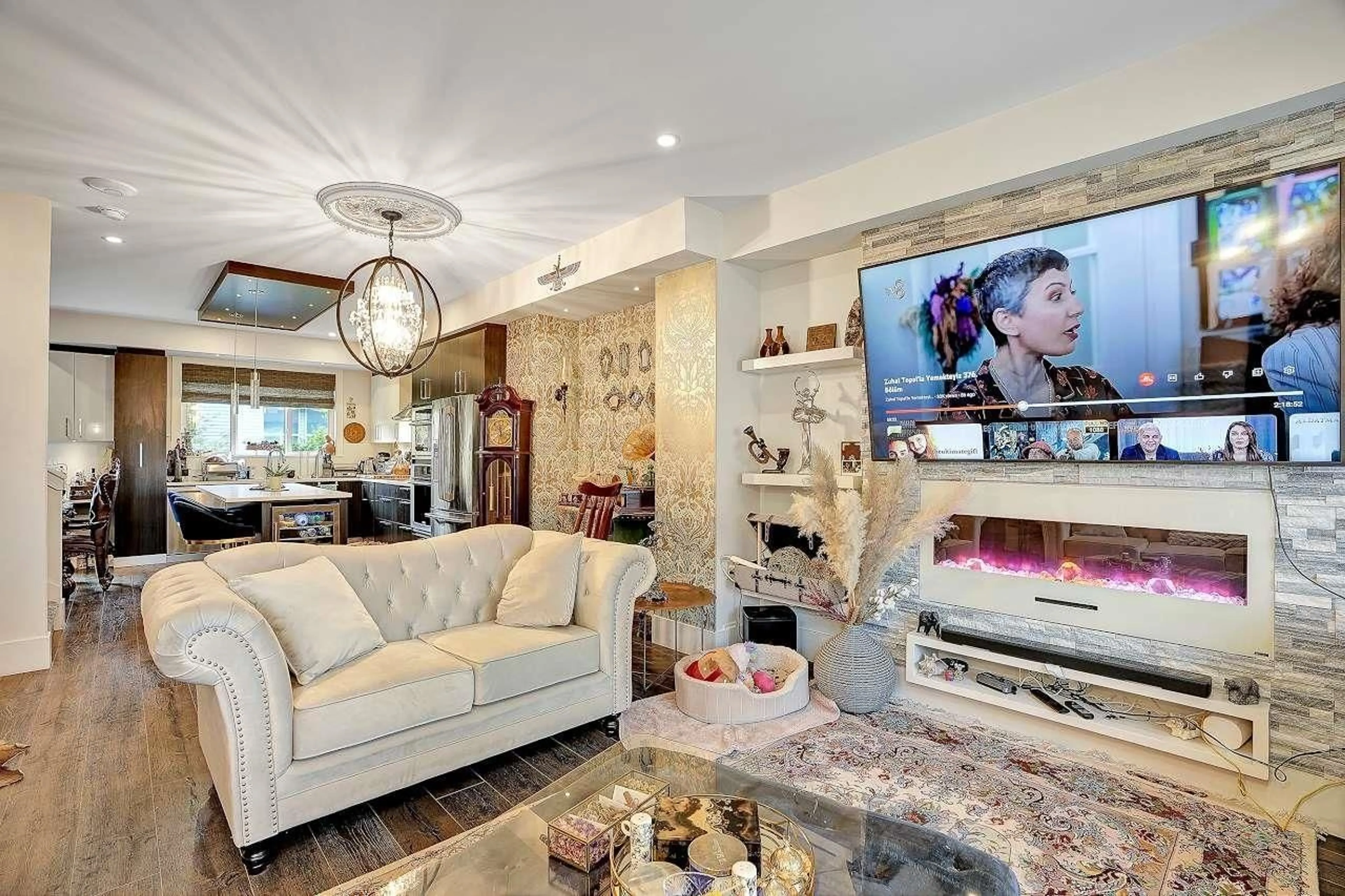 Home theater for 37 - 15177 60, Surrey British Columbia V3S7B3