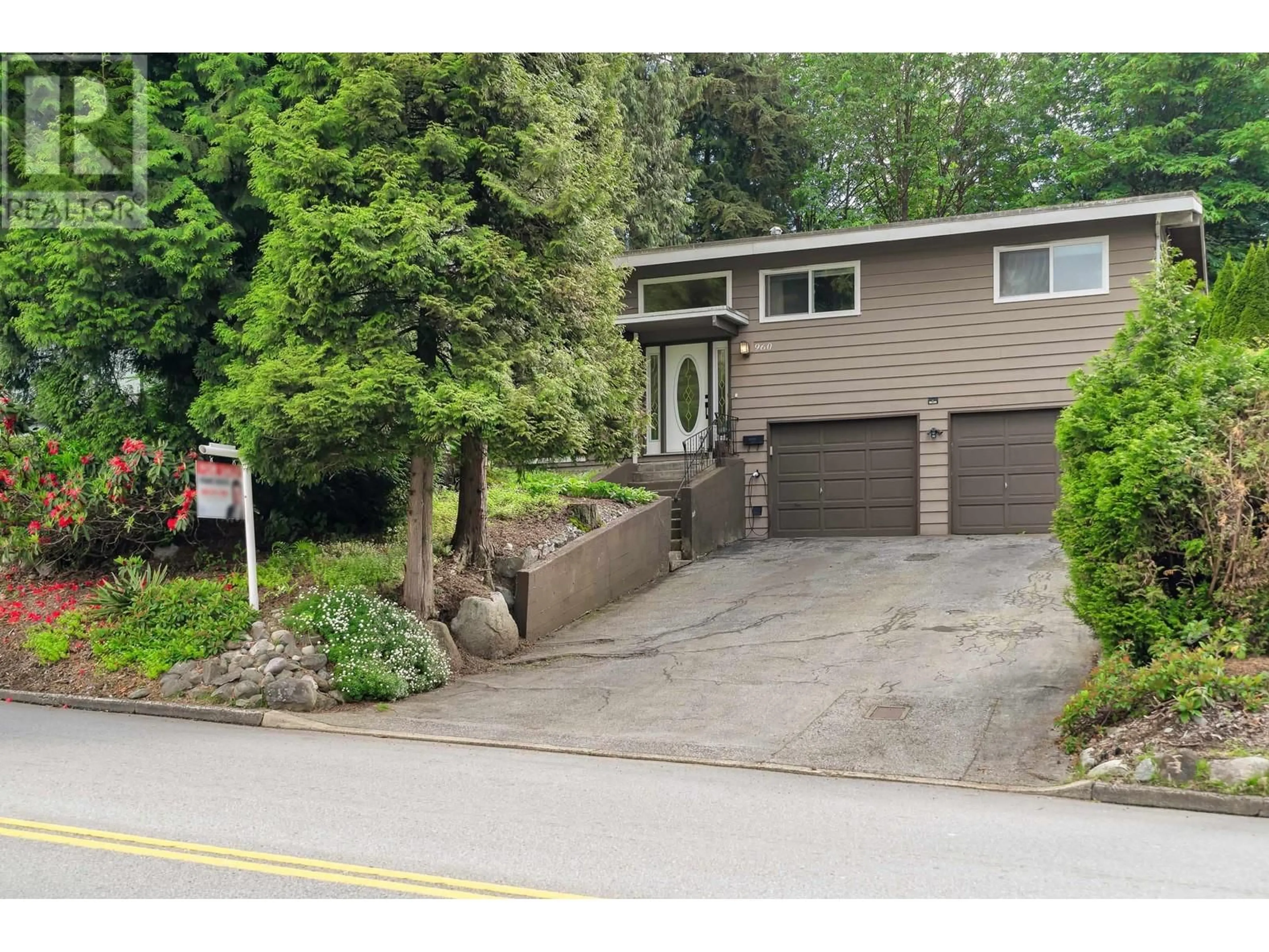 Home with vinyl exterior material, street for 960 THERMAL DRIVE, Coquitlam British Columbia V3J6S1