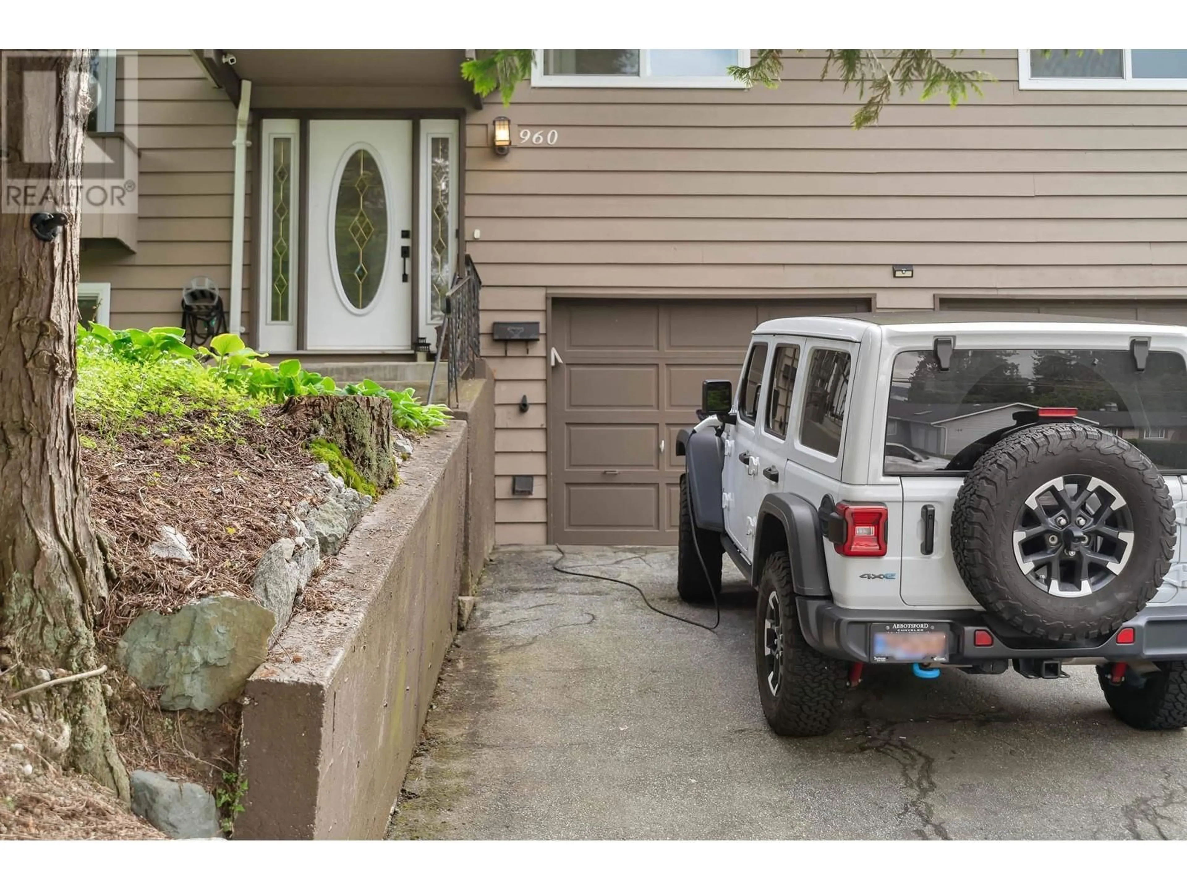 Home with vinyl exterior material, street for 960 THERMAL DRIVE, Coquitlam British Columbia V3J6S1