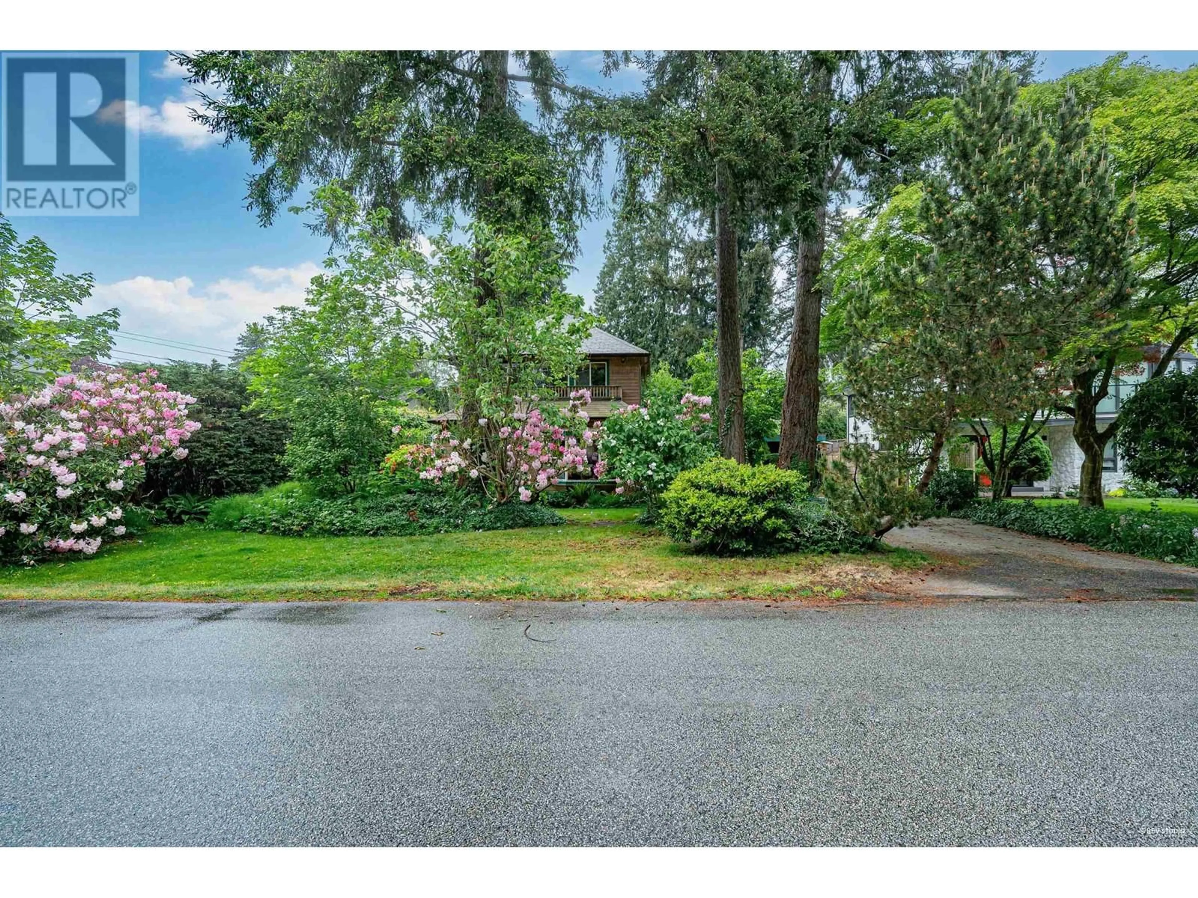 A pic from outside/outdoor area/front of a property/back of a property/a pic from drone, unknown for 3567 50TH AVENUE, Vancouver British Columbia V6N3V3