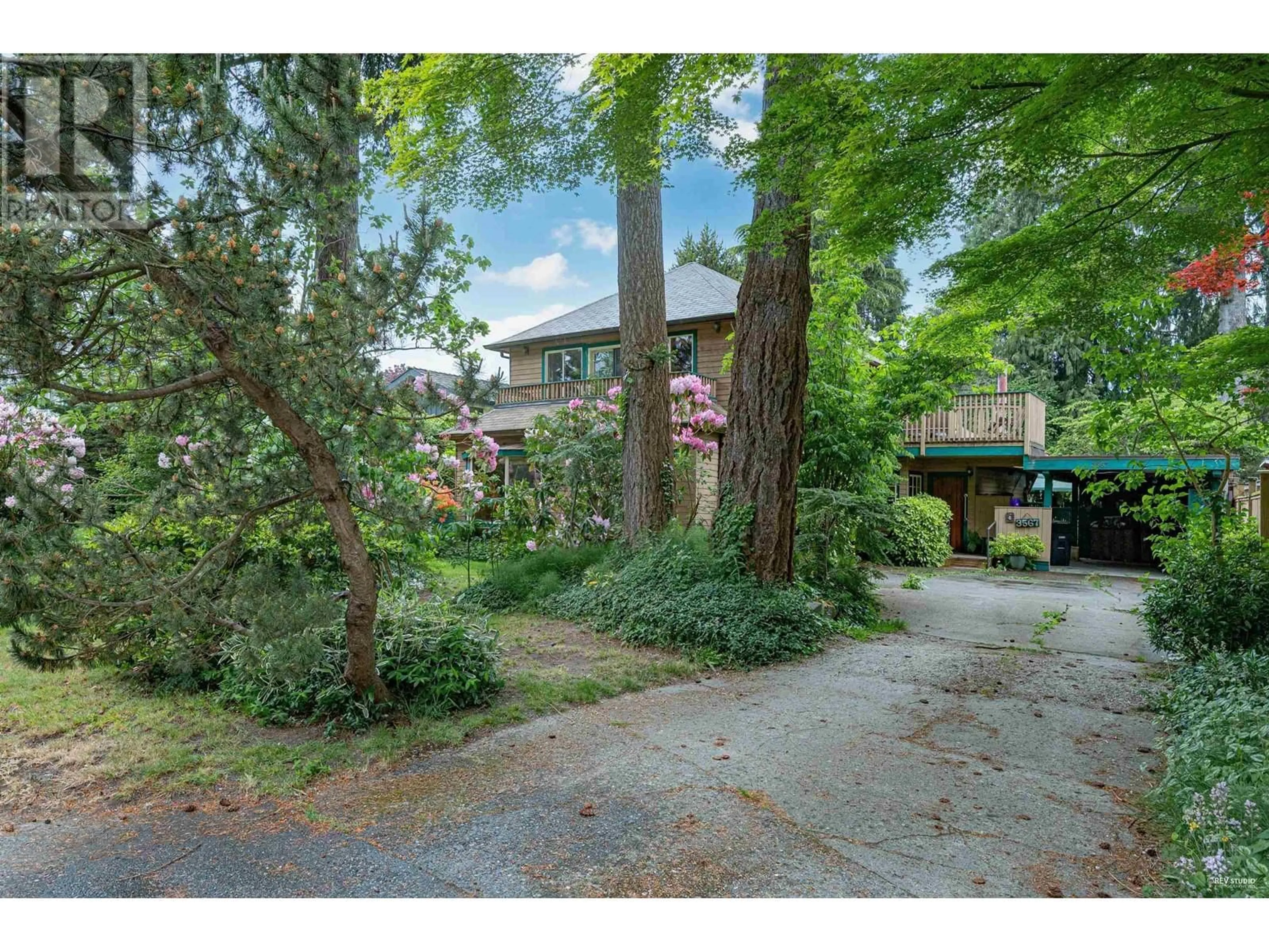 A pic from outside/outdoor area/front of a property/back of a property/a pic from drone, street for 3567 50TH AVENUE, Vancouver British Columbia V6N3V3