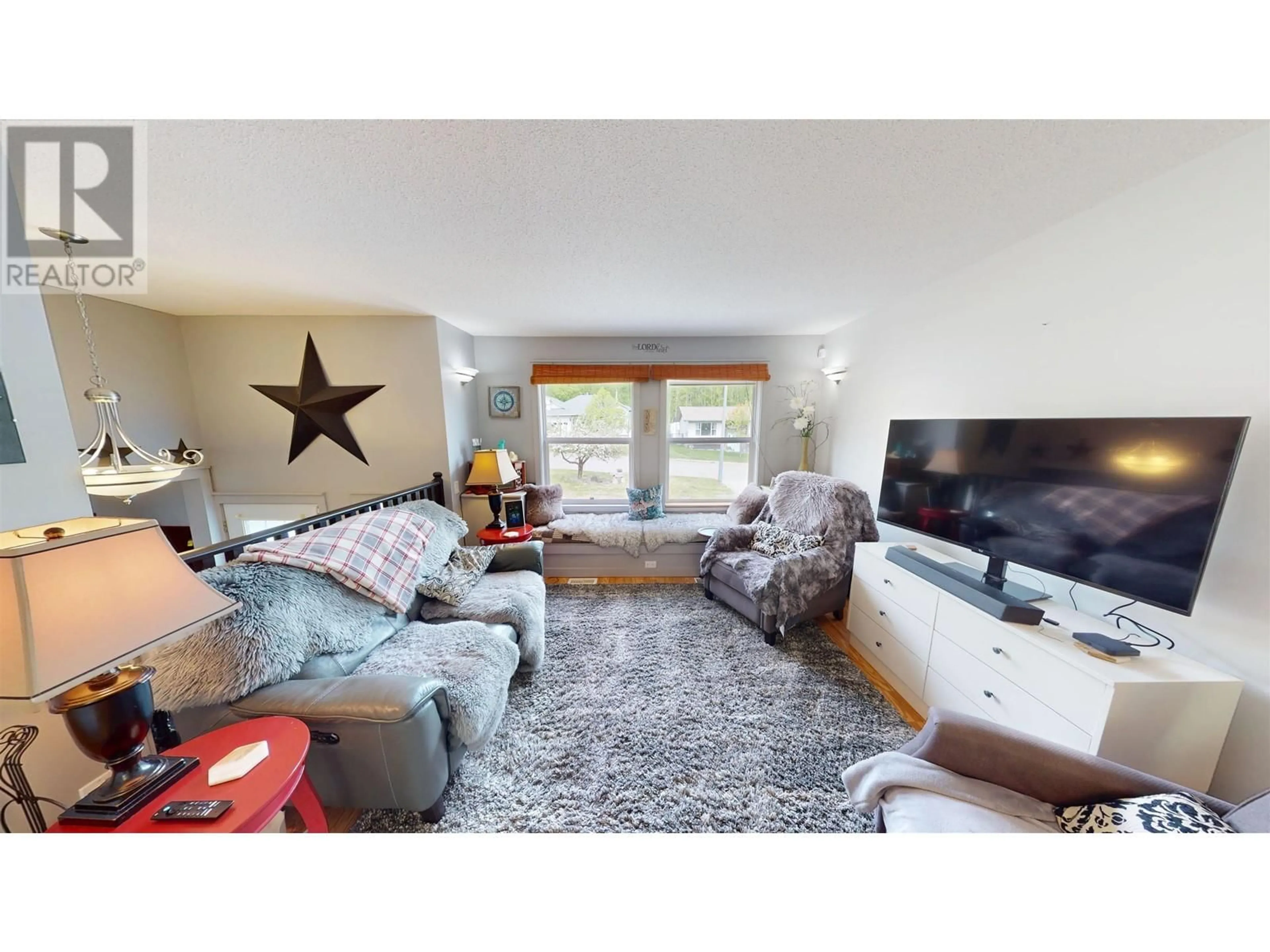 Living room with furniture, unknown for 1580 DODDS AVENUE, Quesnel British Columbia V2J6B8