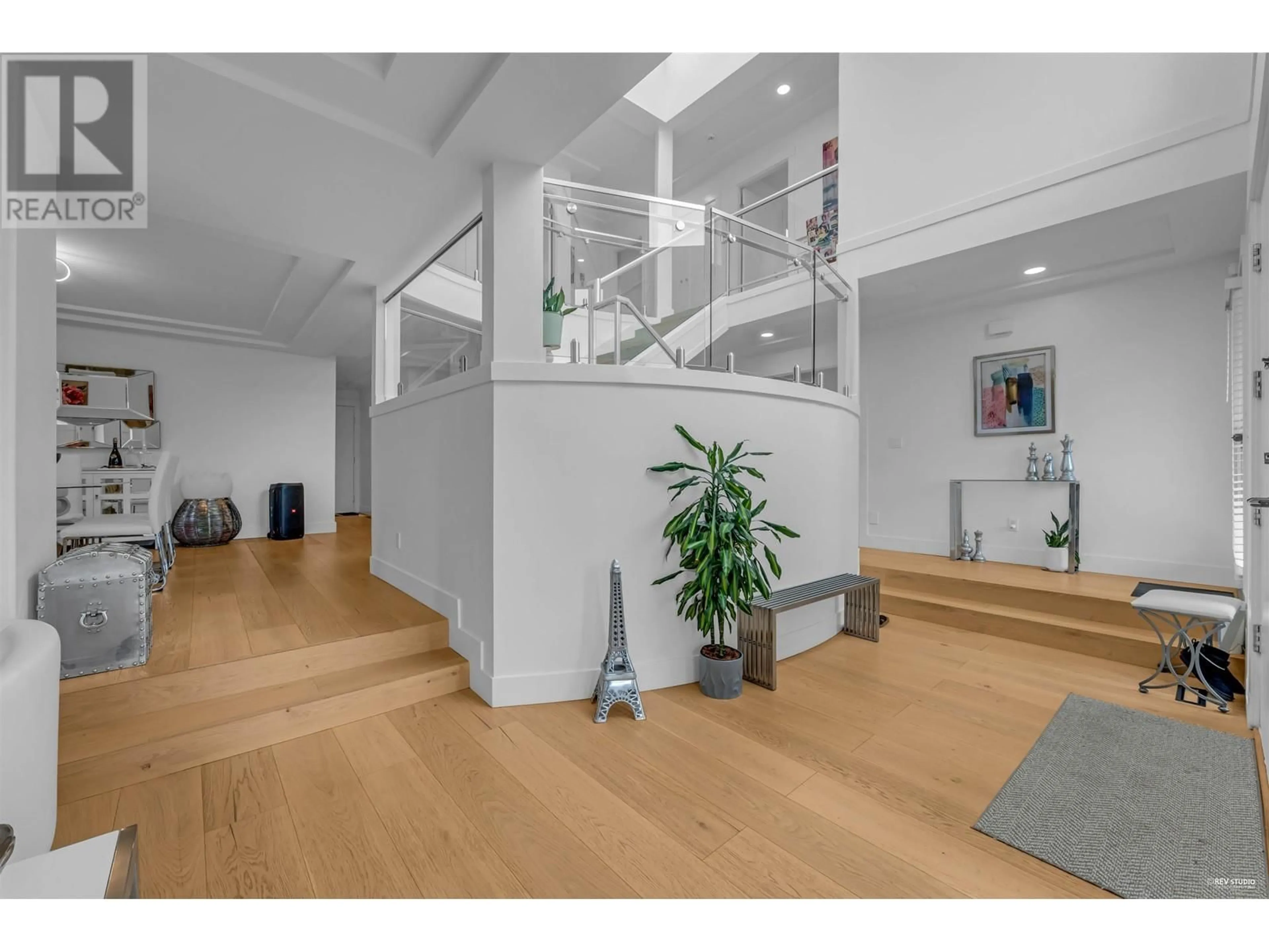Indoor foyer for 1543 JEFFERSON AVENUE, West Vancouver British Columbia V7V2A2