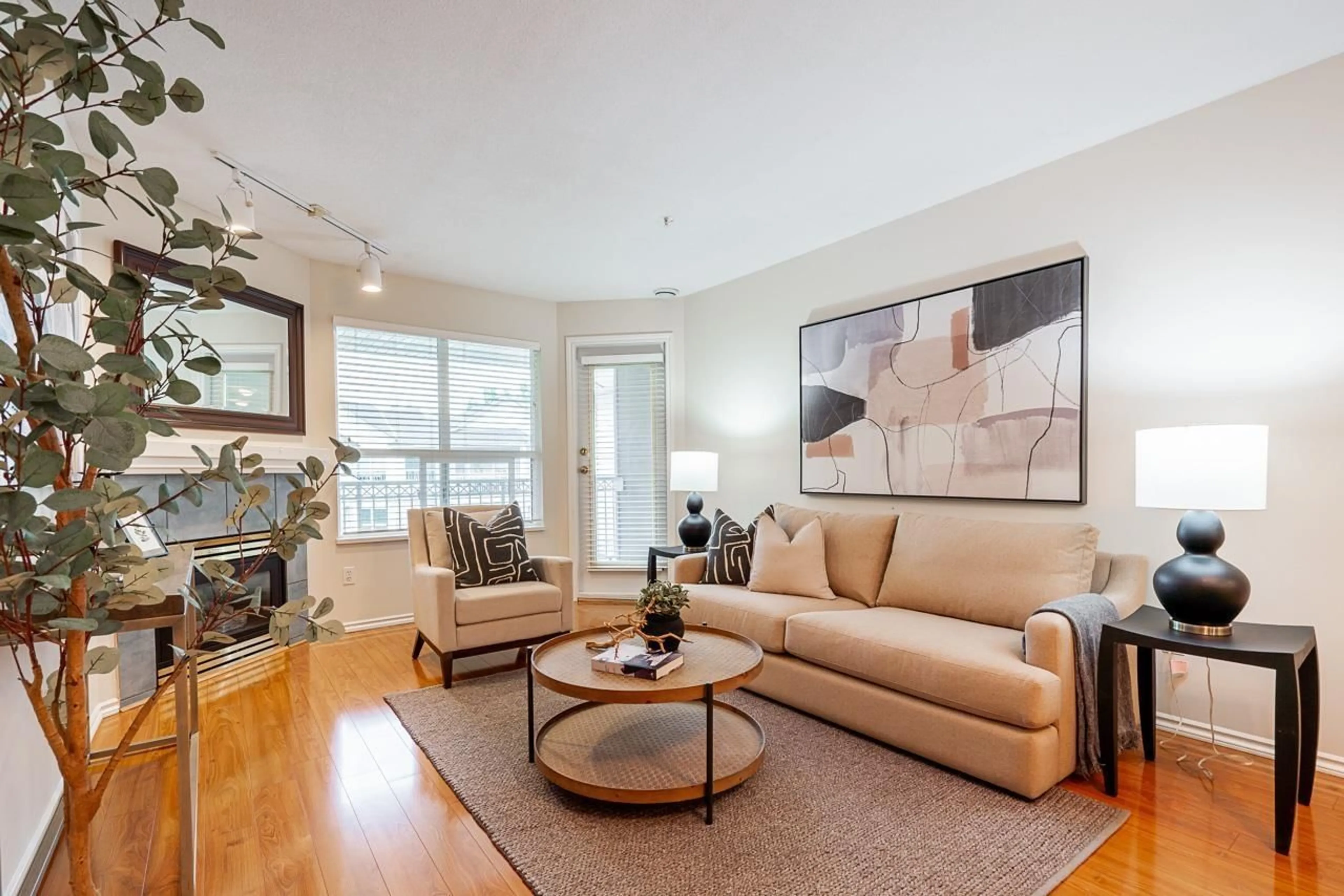Living room with furniture, unknown for 421 - 8068 120A, Surrey British Columbia V3W3P3
