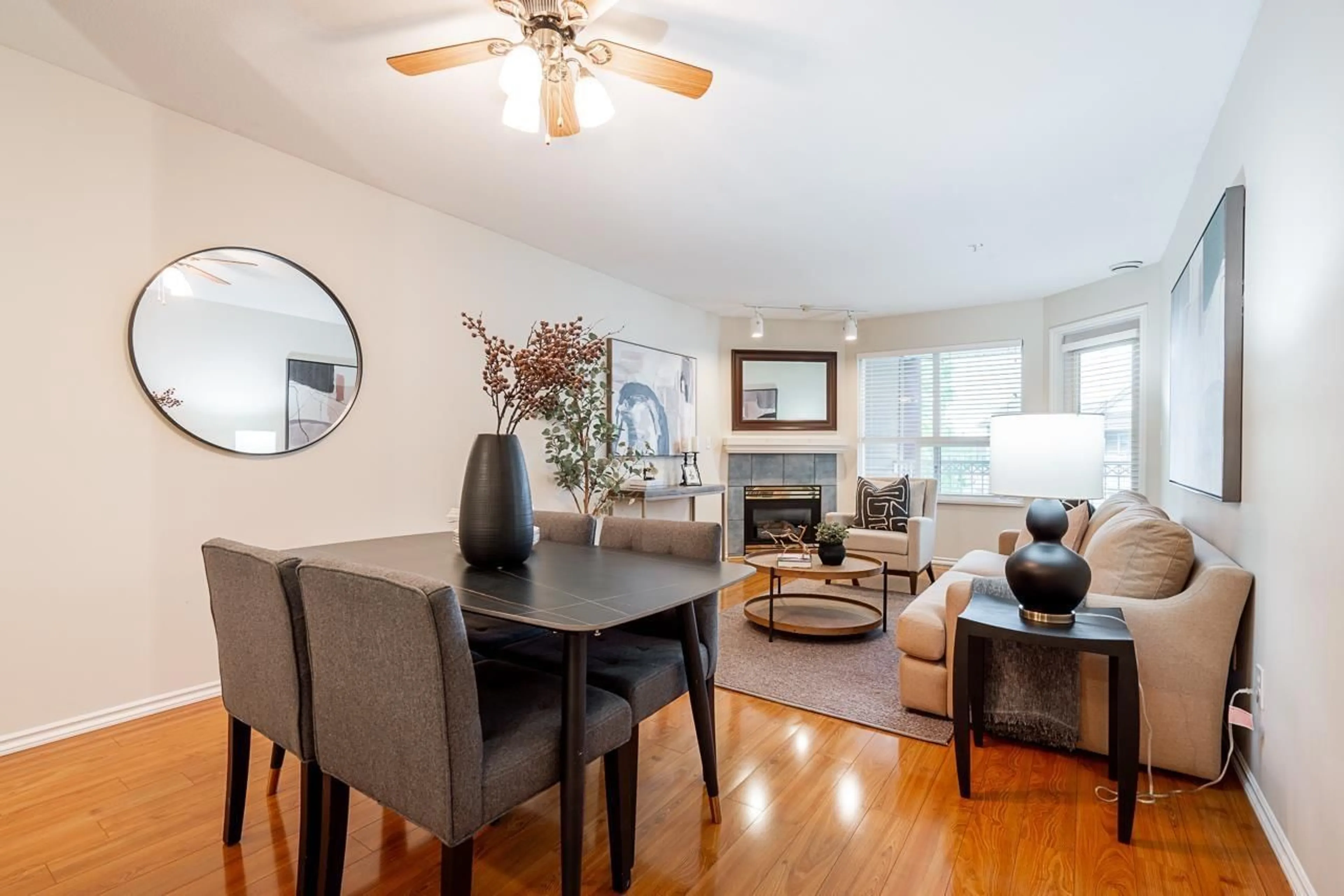 Living room with furniture, wood/laminate floor for 421 - 8068 120A, Surrey British Columbia V3W3P3