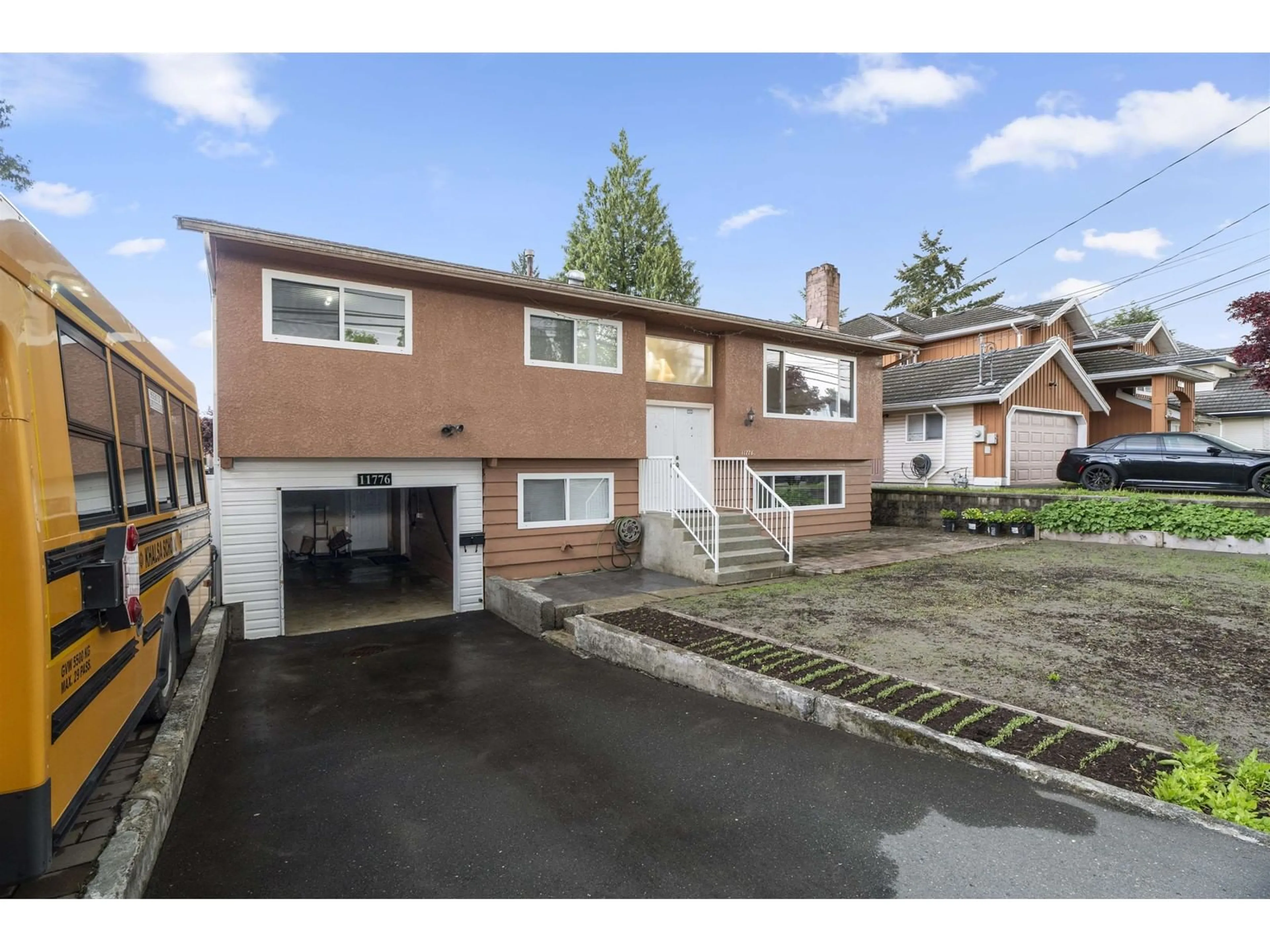 A pic from outside/outdoor area/front of a property/back of a property/a pic from drone, street for 11776 86, Delta British Columbia V4C2X7