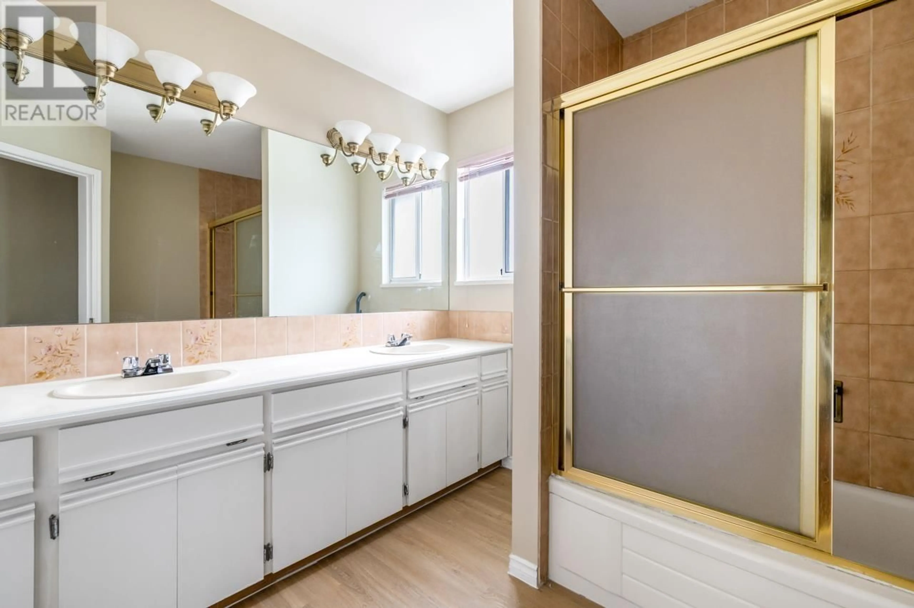 Standard bathroom, ceramic/tile floor for 394 HICKEY DRIVE, Coquitlam British Columbia V3K6C6