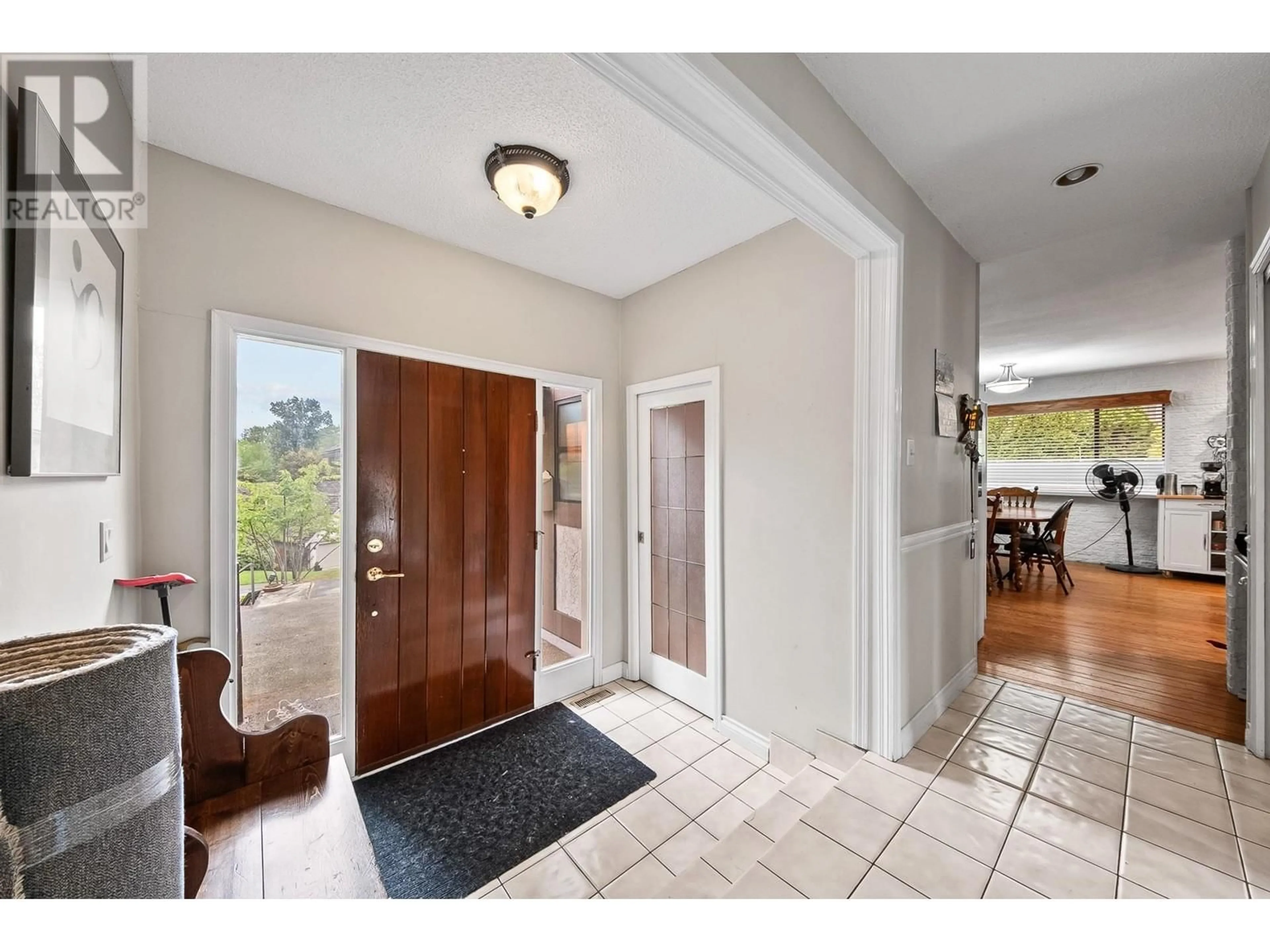 Indoor entryway for 5734 GREENLAND DRIVE, Tsawwassen British Columbia V4L2J5