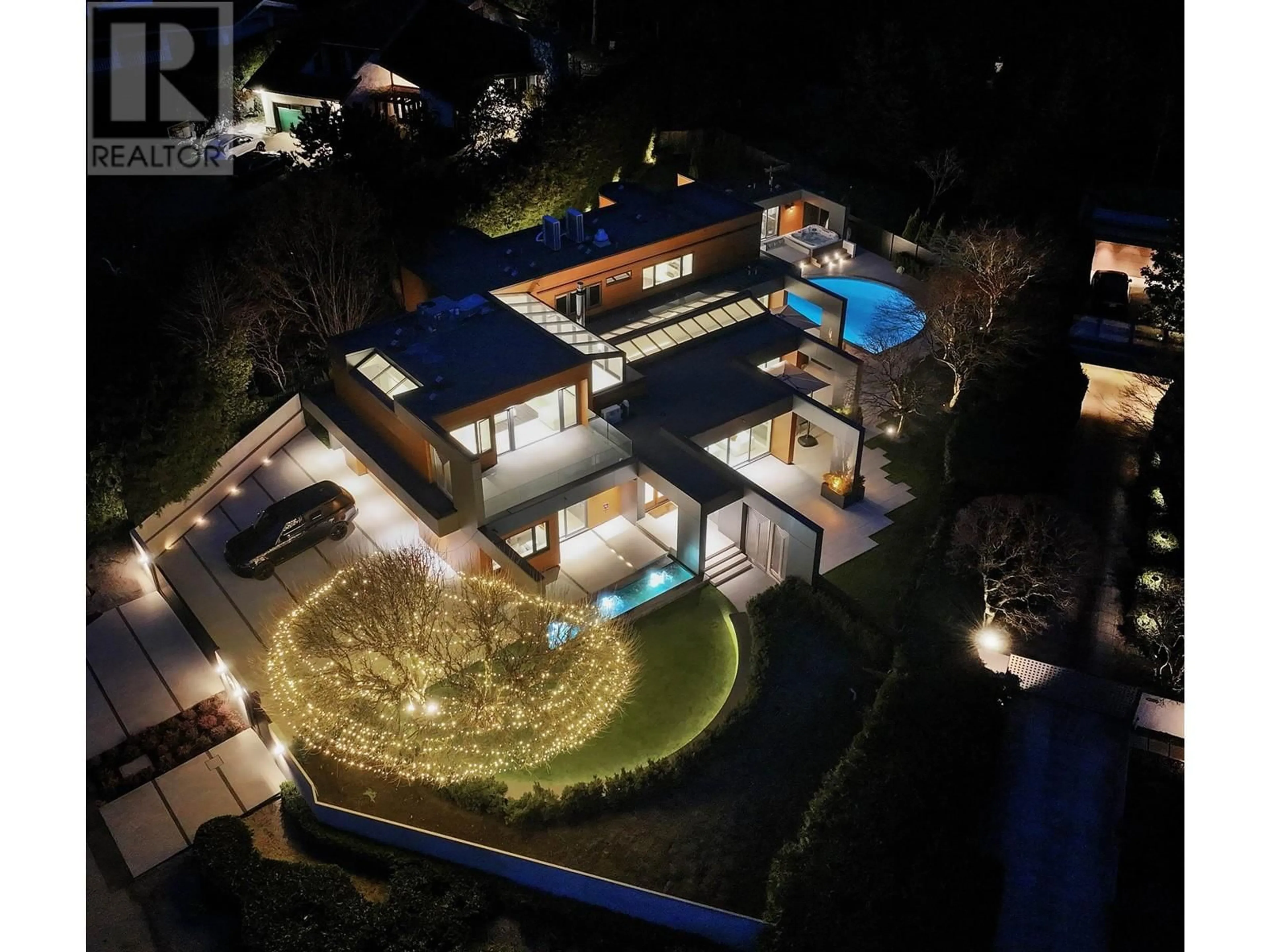 A pic from outside/outdoor area/front of a property/back of a property/a pic from drone, street for 4278 ROCKRIDGE PLACE, West Vancouver British Columbia V7W2Y4