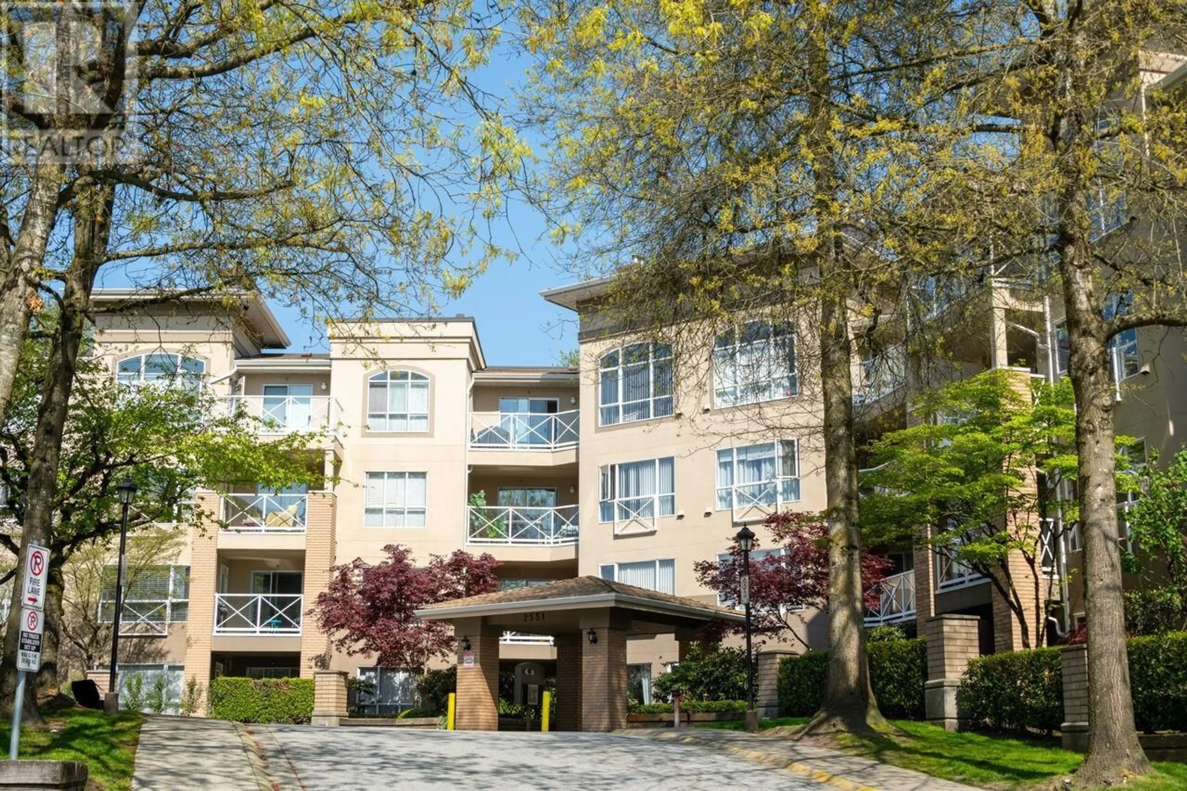 Patio, building for 202 - 2551 PARKVIEW LANE, Port Coquitlam British Columbia V3C6J8