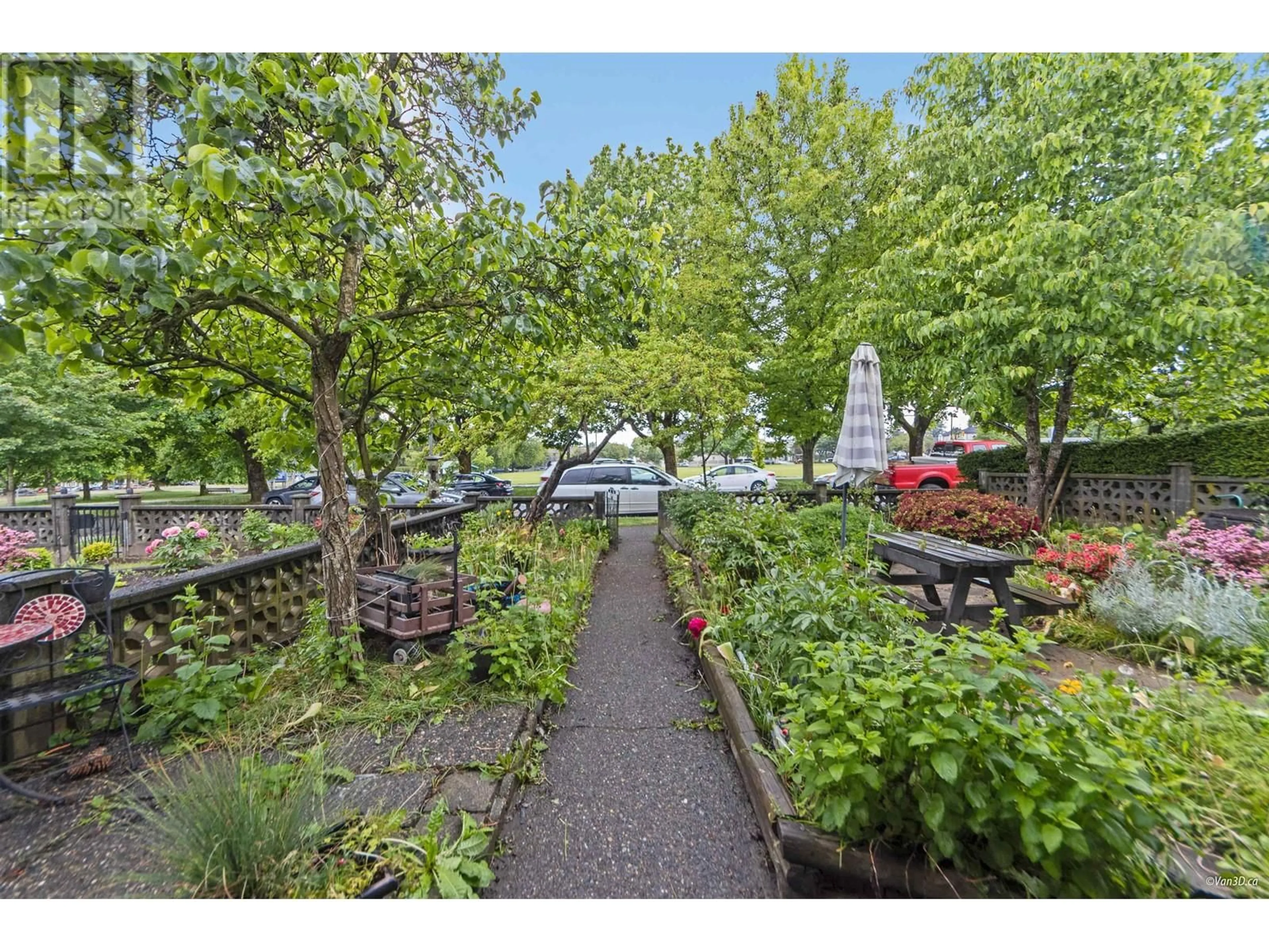 Patio, street for 7396 SHERBROOKE STREET, Vancouver British Columbia V5X4E4