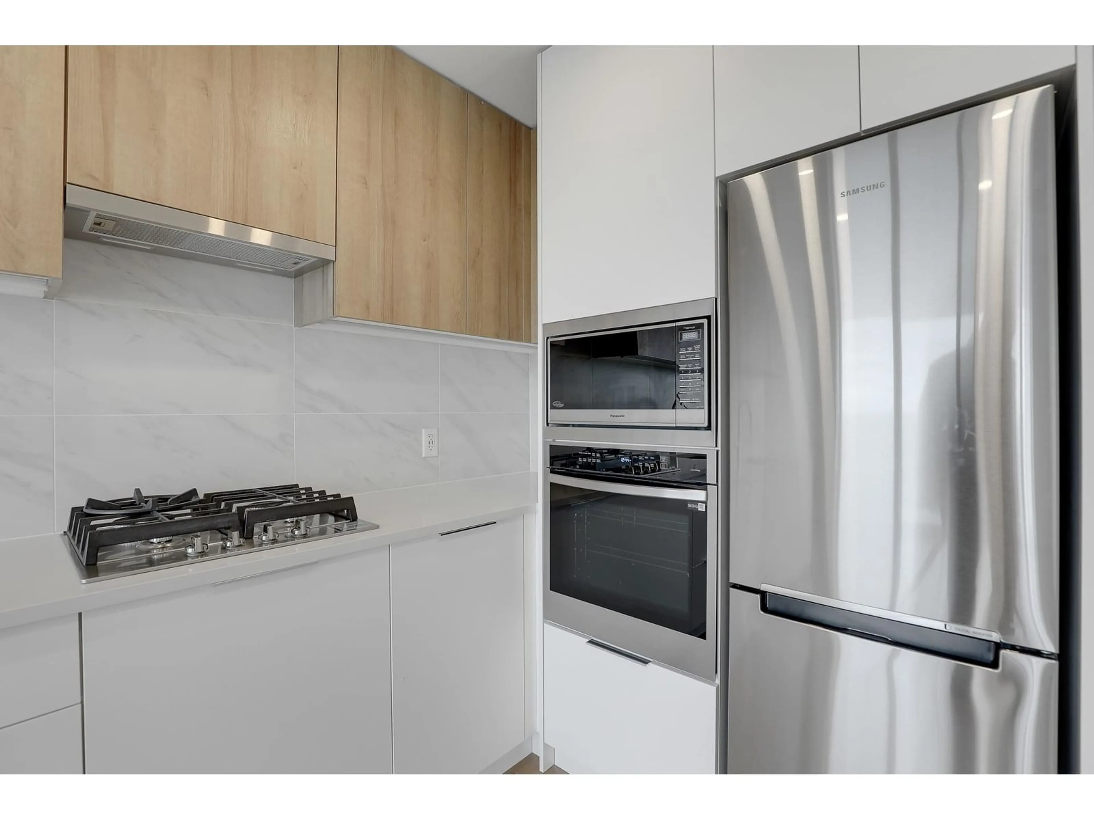 Standard kitchen, unknown for 2505 - 13387 OLD YALE, Surrey British Columbia V3T0V6